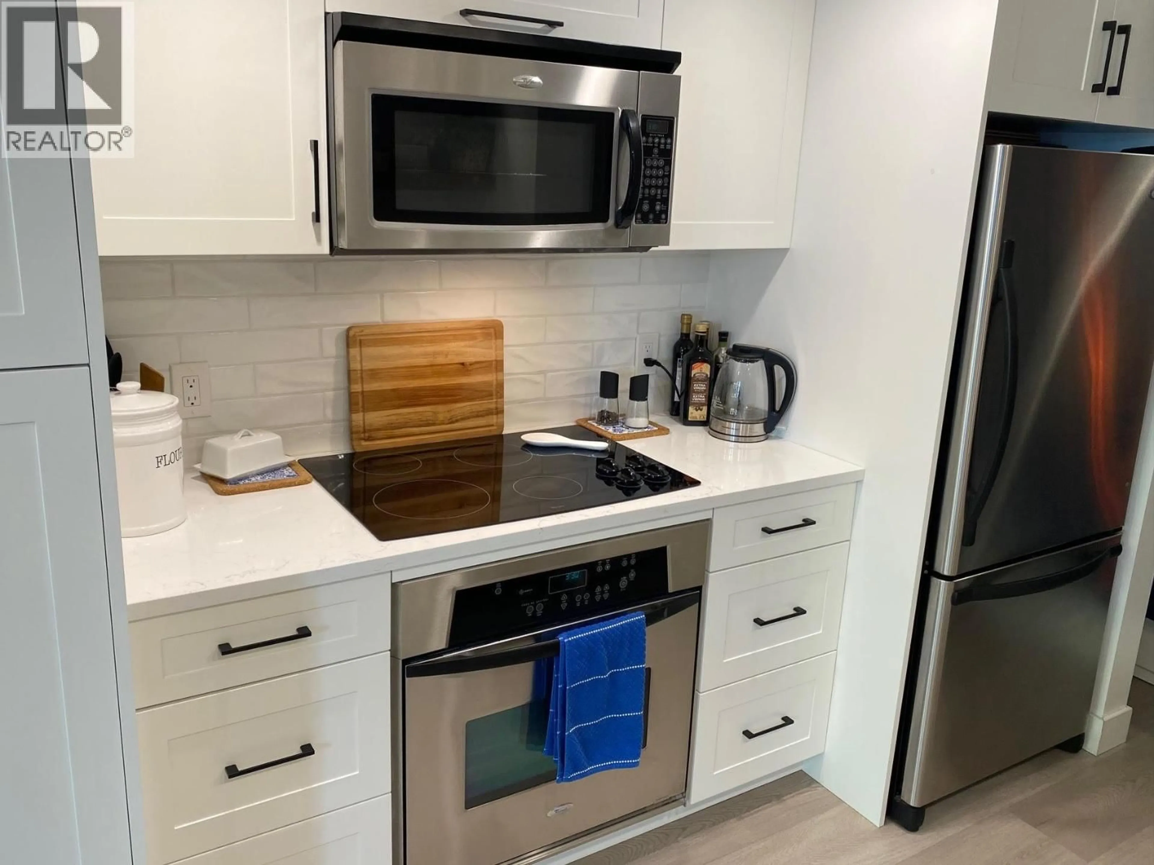 Standard kitchen, unknown for 304 - 1255 SEYMOUR STREET, Vancouver British Columbia V6B0H1