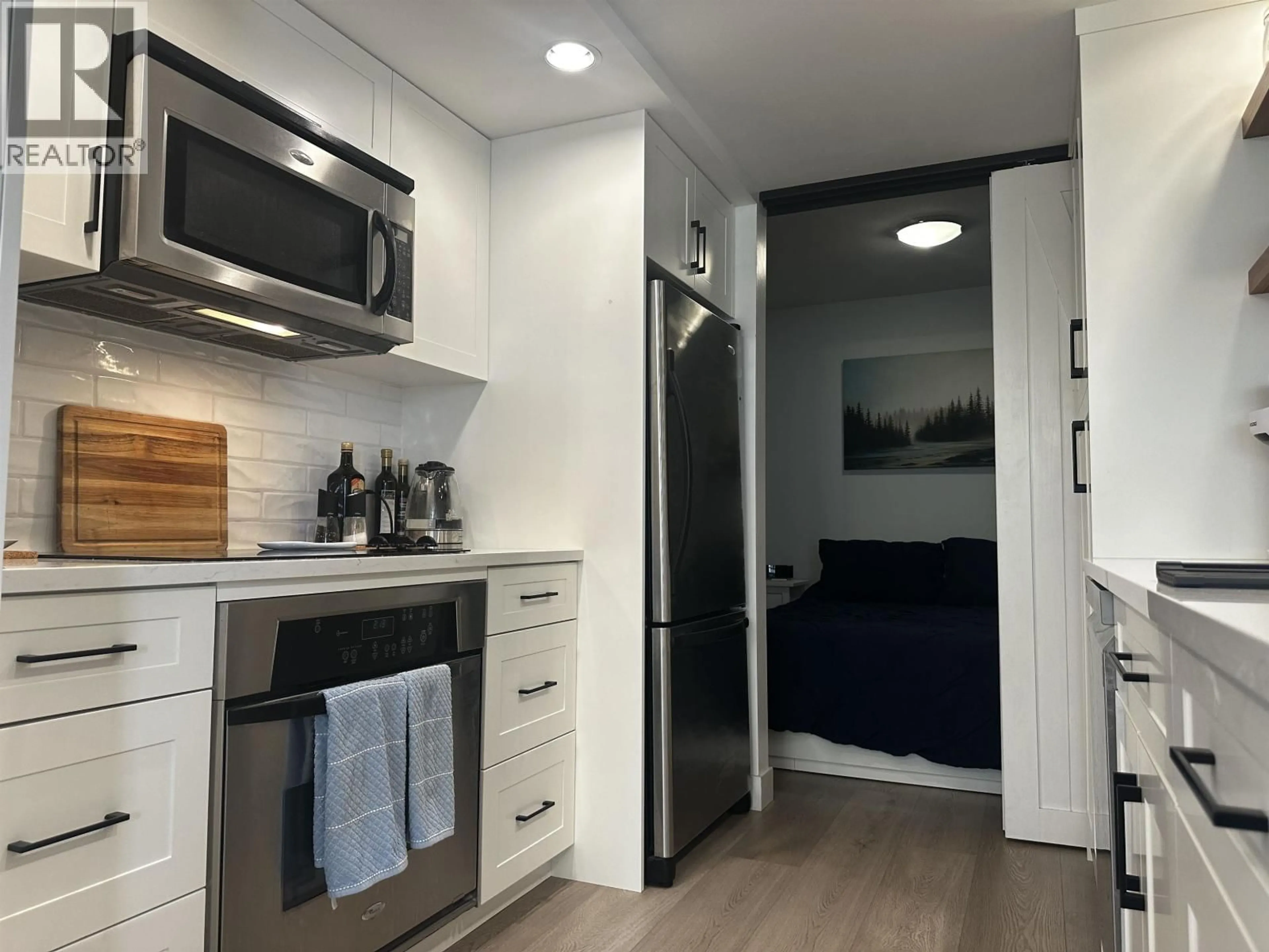 Standard kitchen, unknown for 304 - 1255 SEYMOUR STREET, Vancouver British Columbia V6B0H1