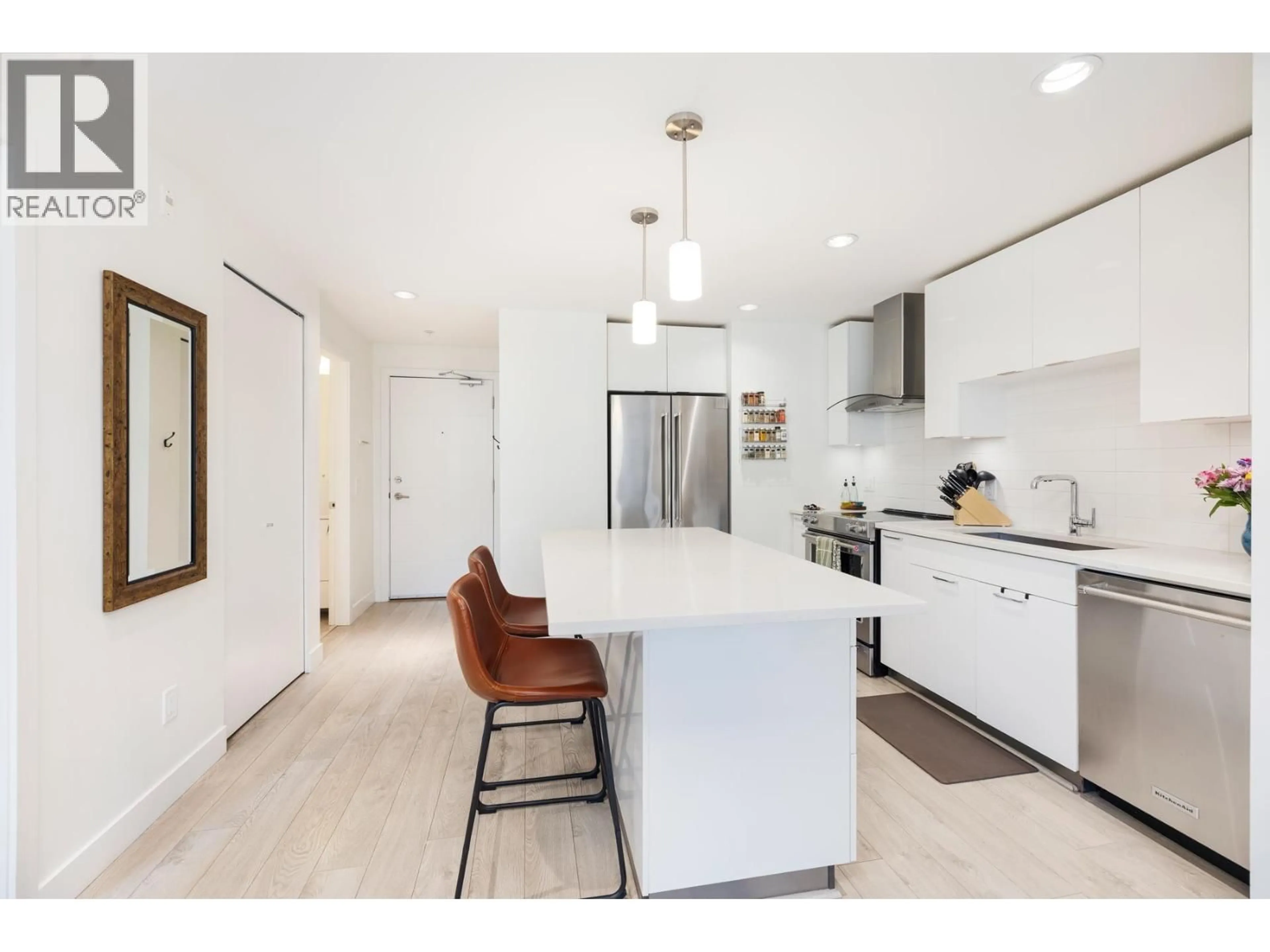 Open concept kitchen, ceramic/tile floor for 213 - 719 3RD STREET, North Vancouver British Columbia V7M0E7