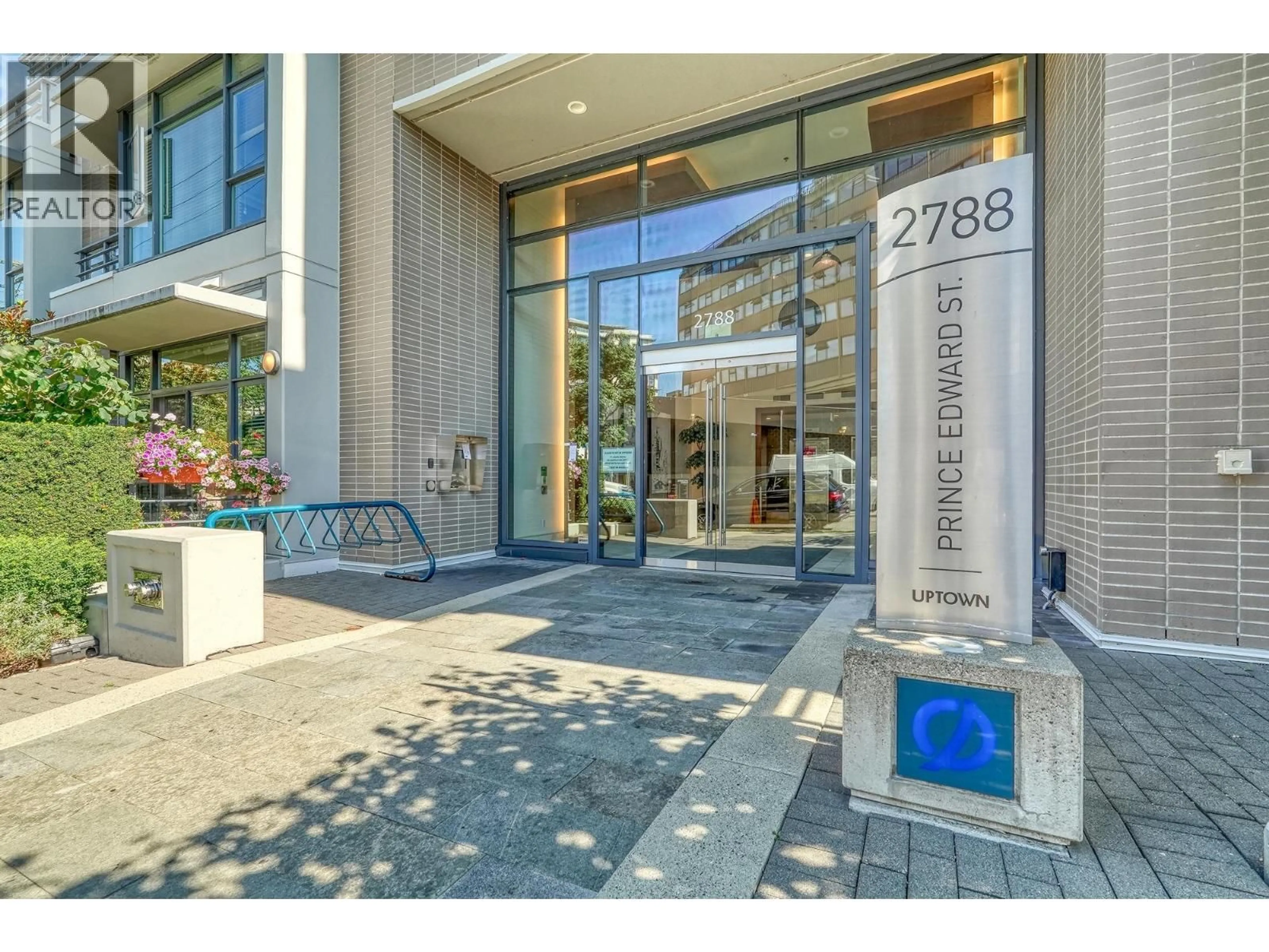 Indoor foyer for 903 - 2788 PRINCE EDWARD STREET, Vancouver British Columbia V5T0C8