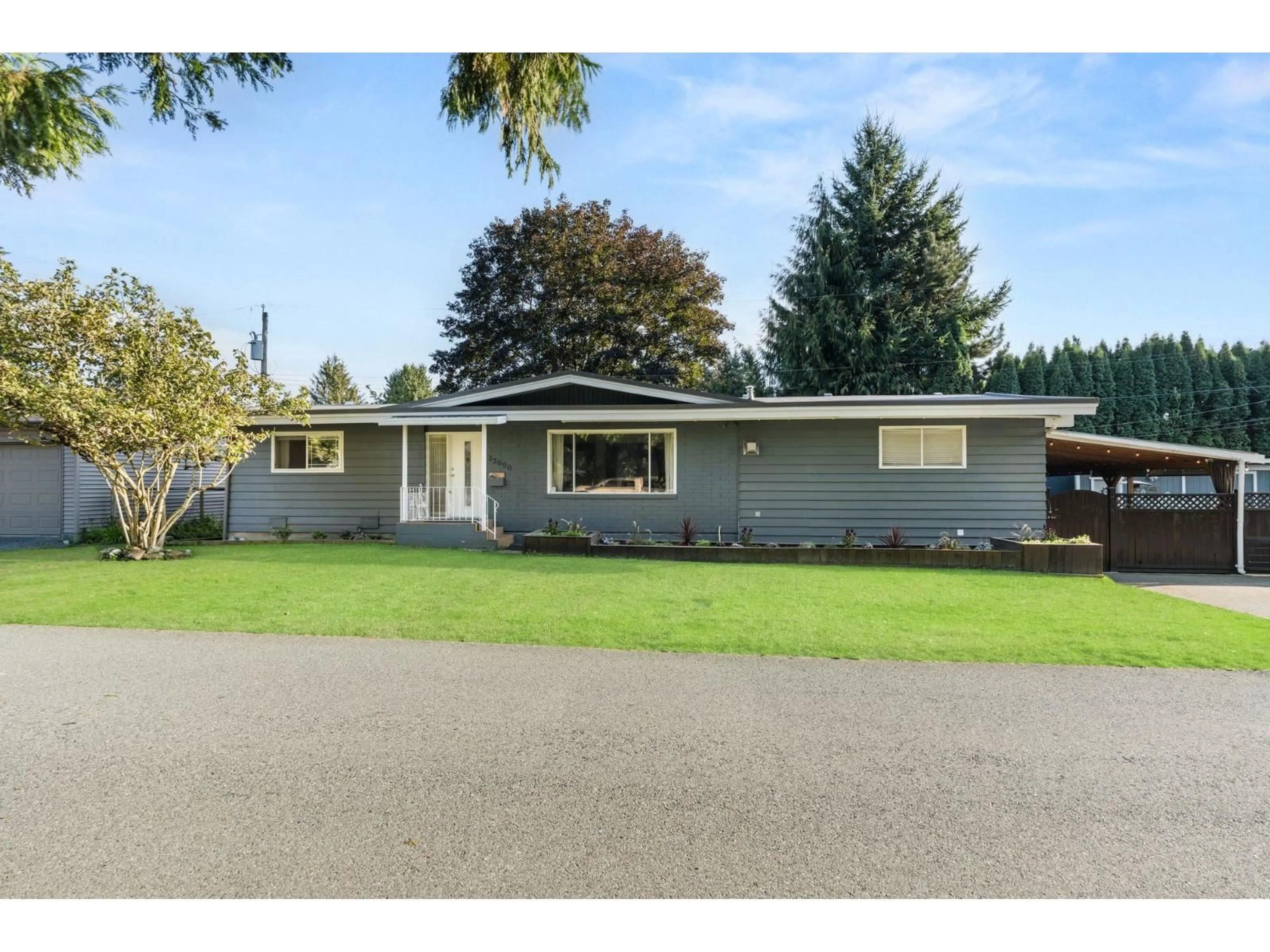 Home with vinyl exterior material, street for 33690 BEECHWOOD, Abbotsford British Columbia V2S1S4