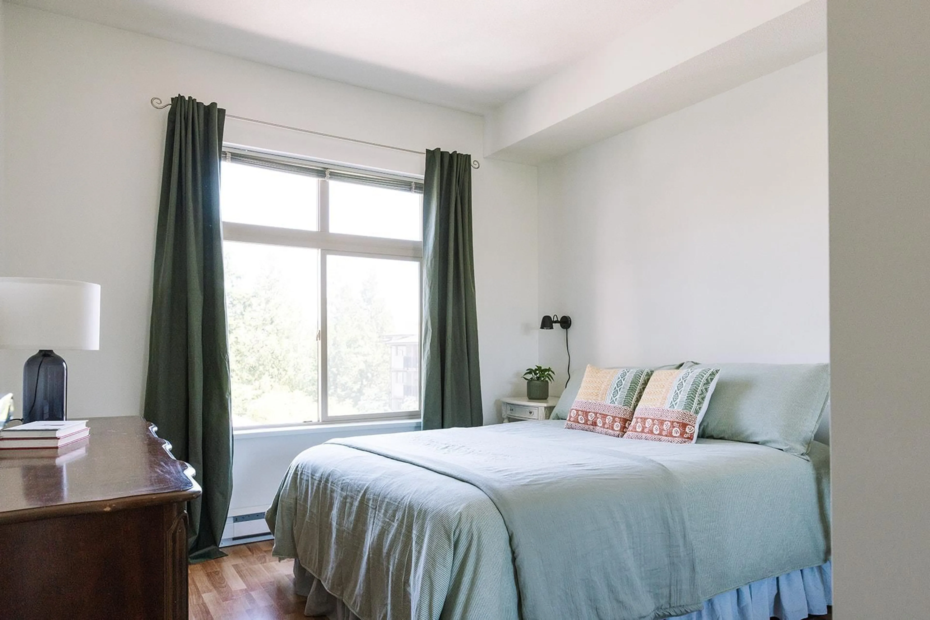 Bedroom with bed, unknown for 403 - 10088 148, Surrey British Columbia V3R3M9