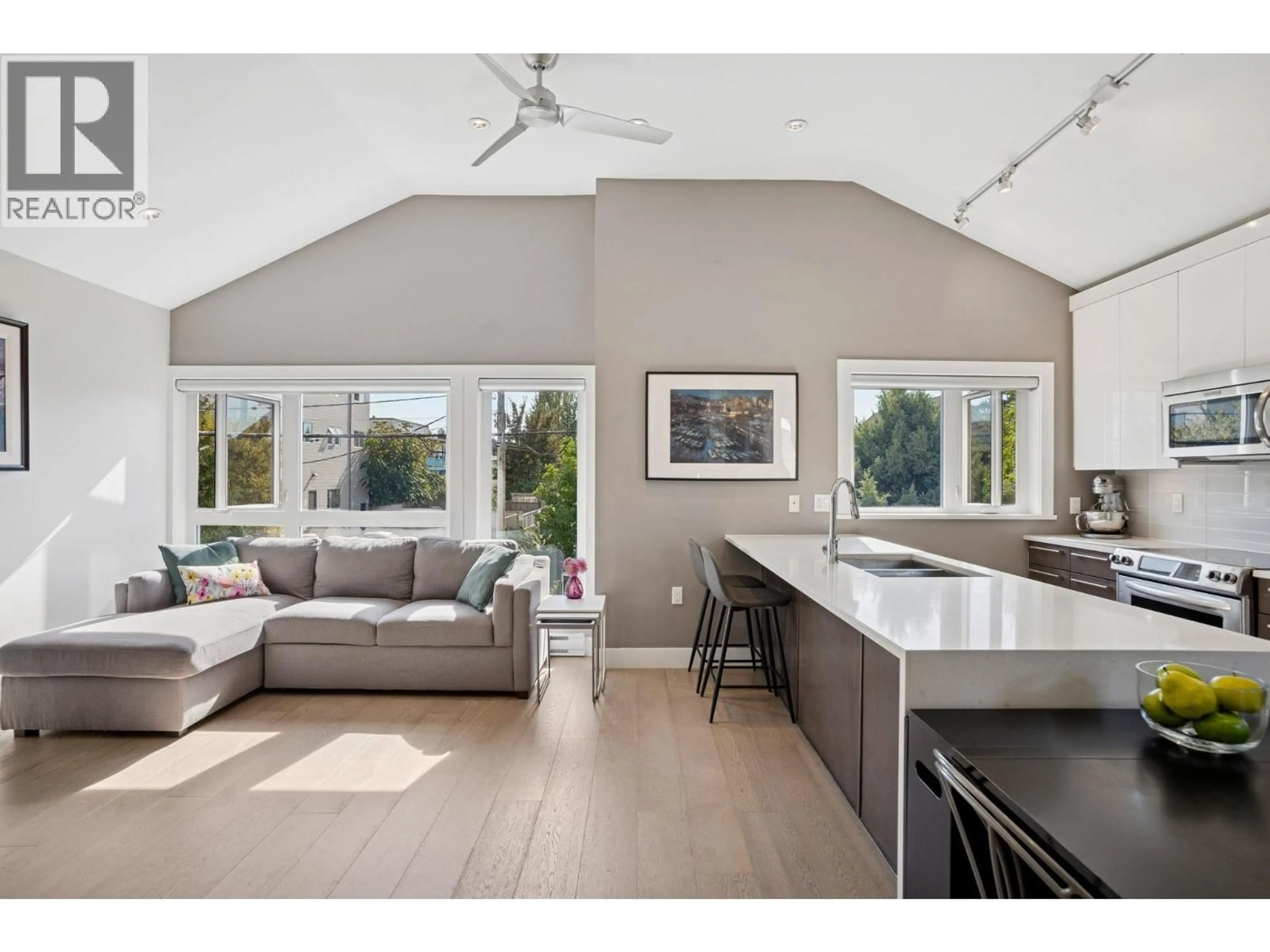 Open concept kitchen, unknown for 1683 KITCHENER STREET, Vancouver British Columbia V5L2W1