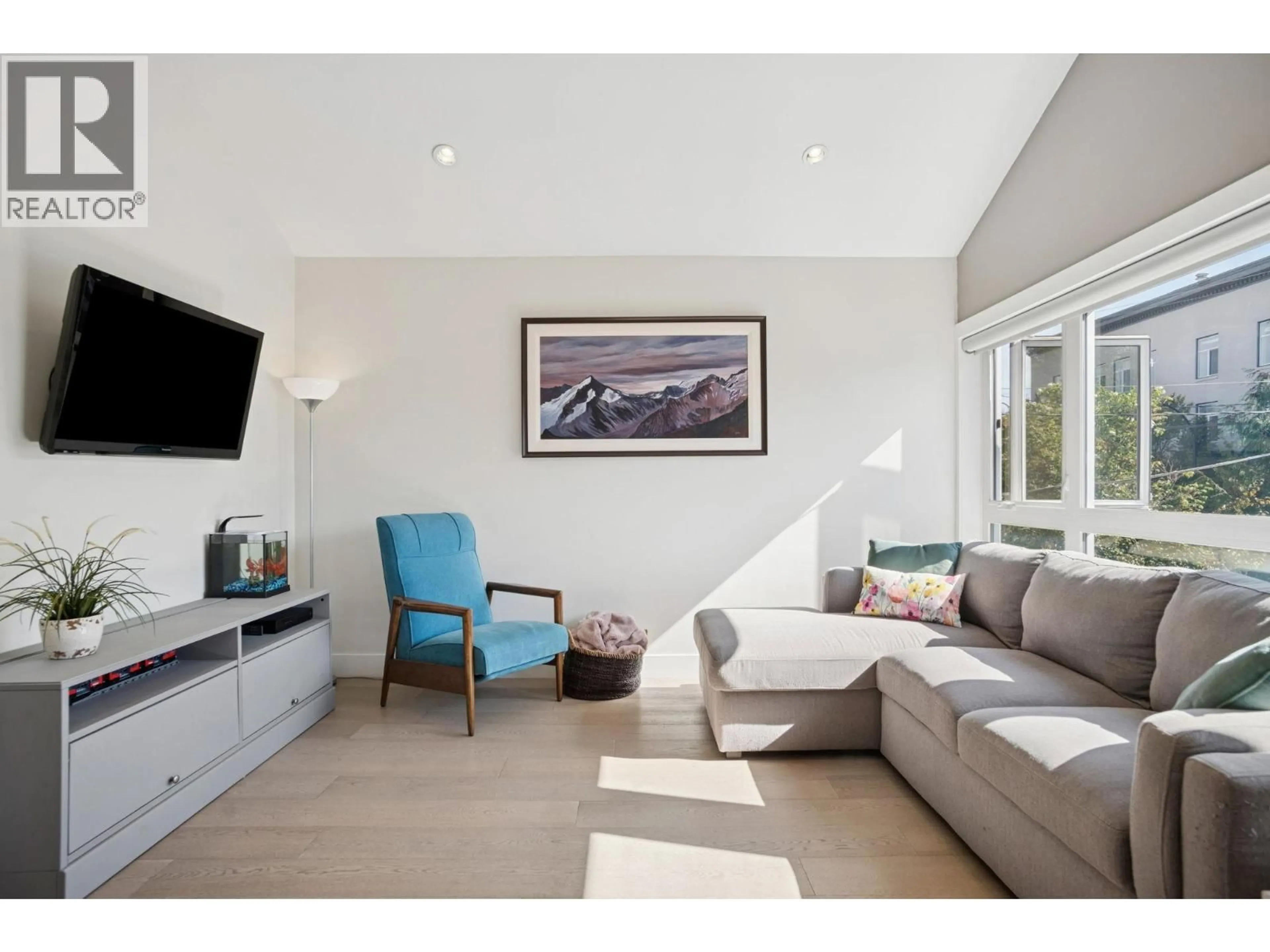 Living room with furniture, unknown for 1683 KITCHENER STREET, Vancouver British Columbia V5L2W1