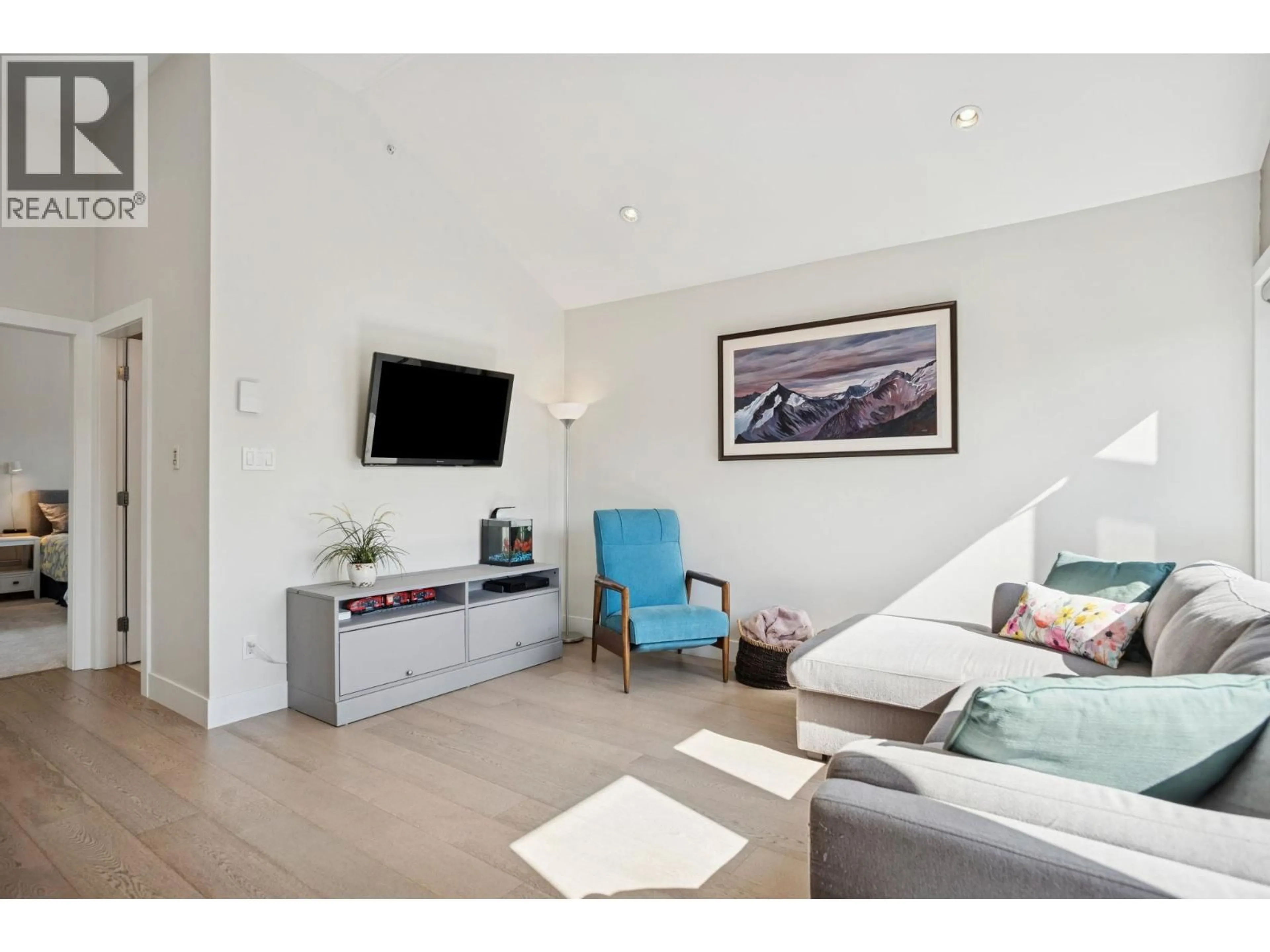 Living room with furniture, unknown for 1683 KITCHENER STREET, Vancouver British Columbia V5L2W1