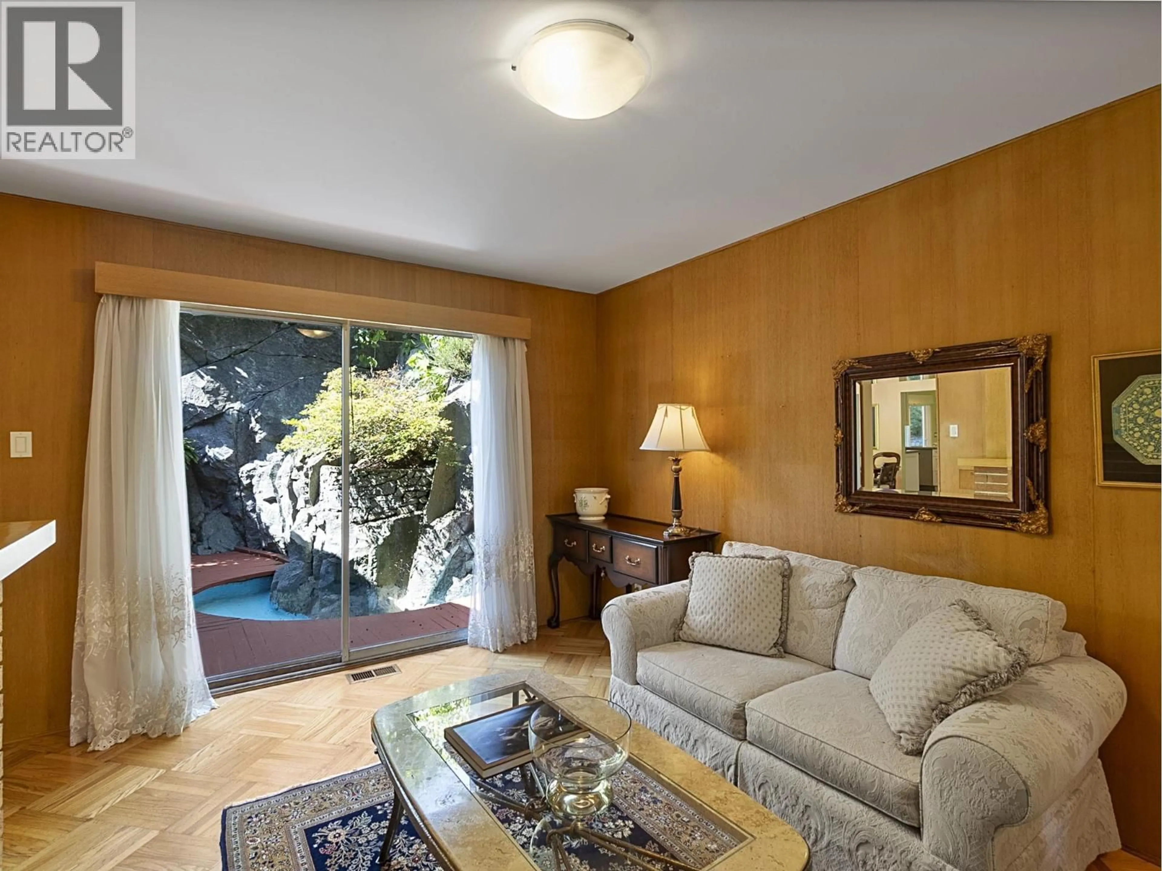 Living room with furniture, unknown for 475 SOUTHBOROUGH DRIVE, West Vancouver British Columbia V7S1M4