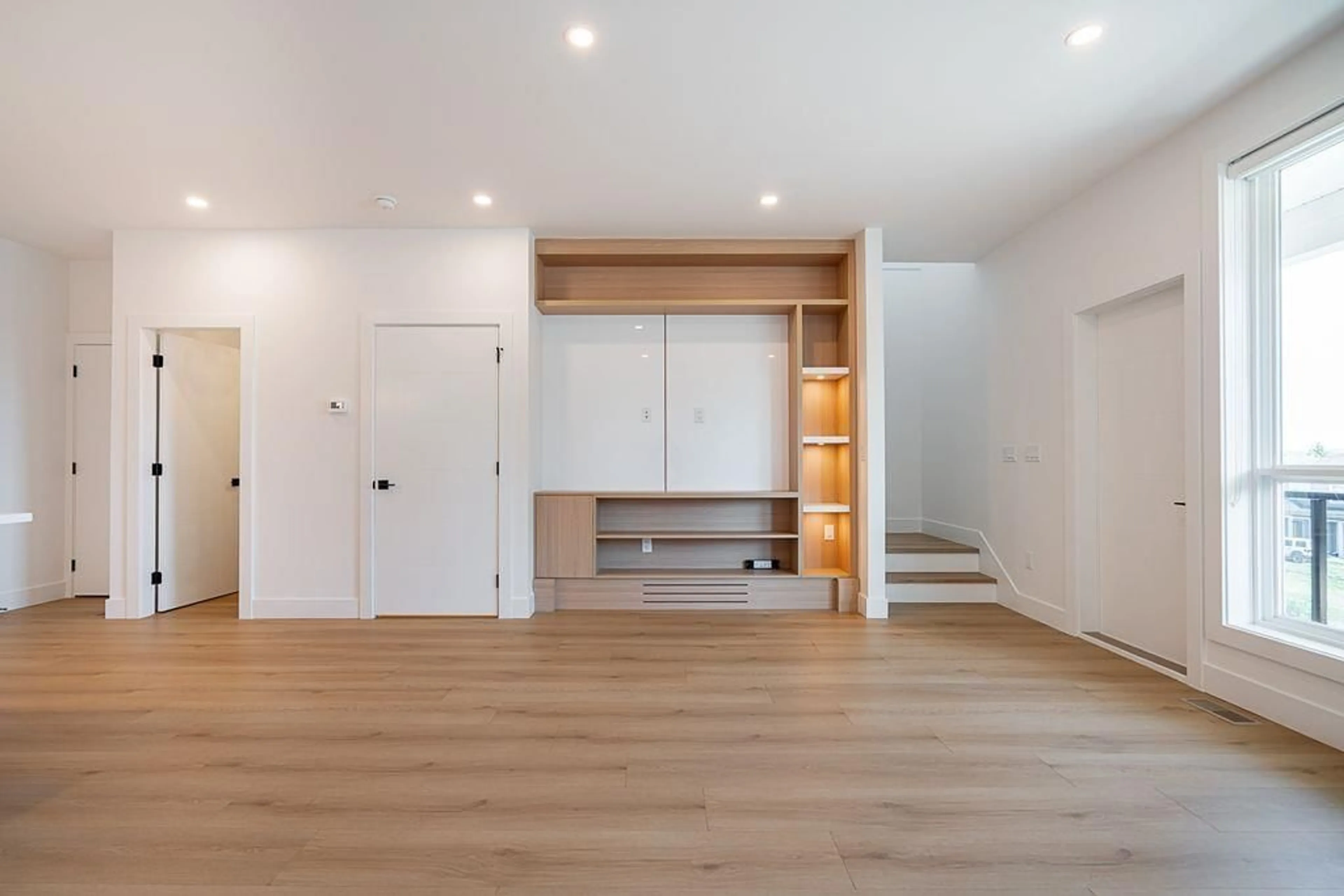 Indoor entryway for 101 - 16693 16, Surrey British Columbia V3Z0T3
