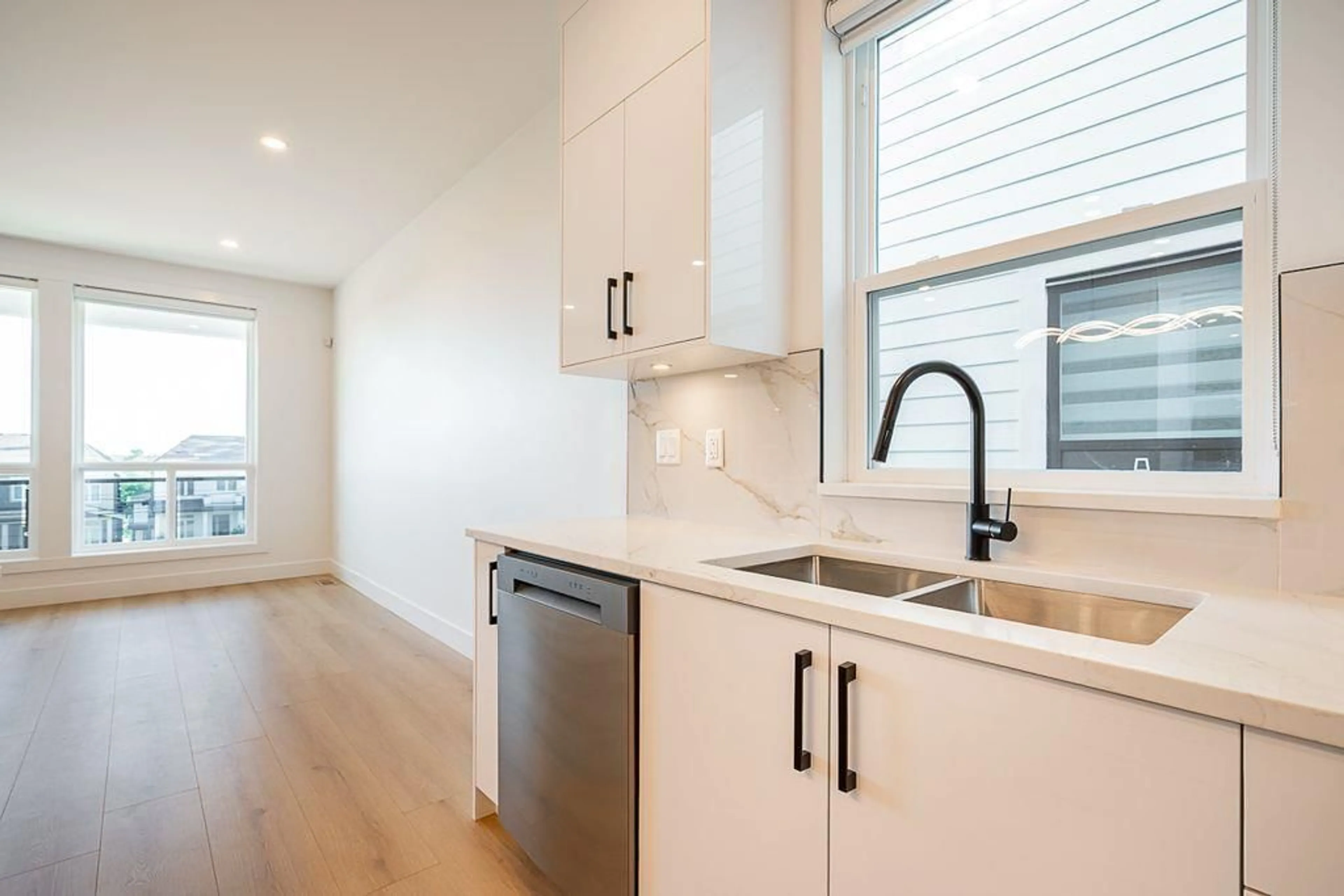 Open concept kitchen, unknown for 101 - 16693 16, Surrey British Columbia V3Z0T3