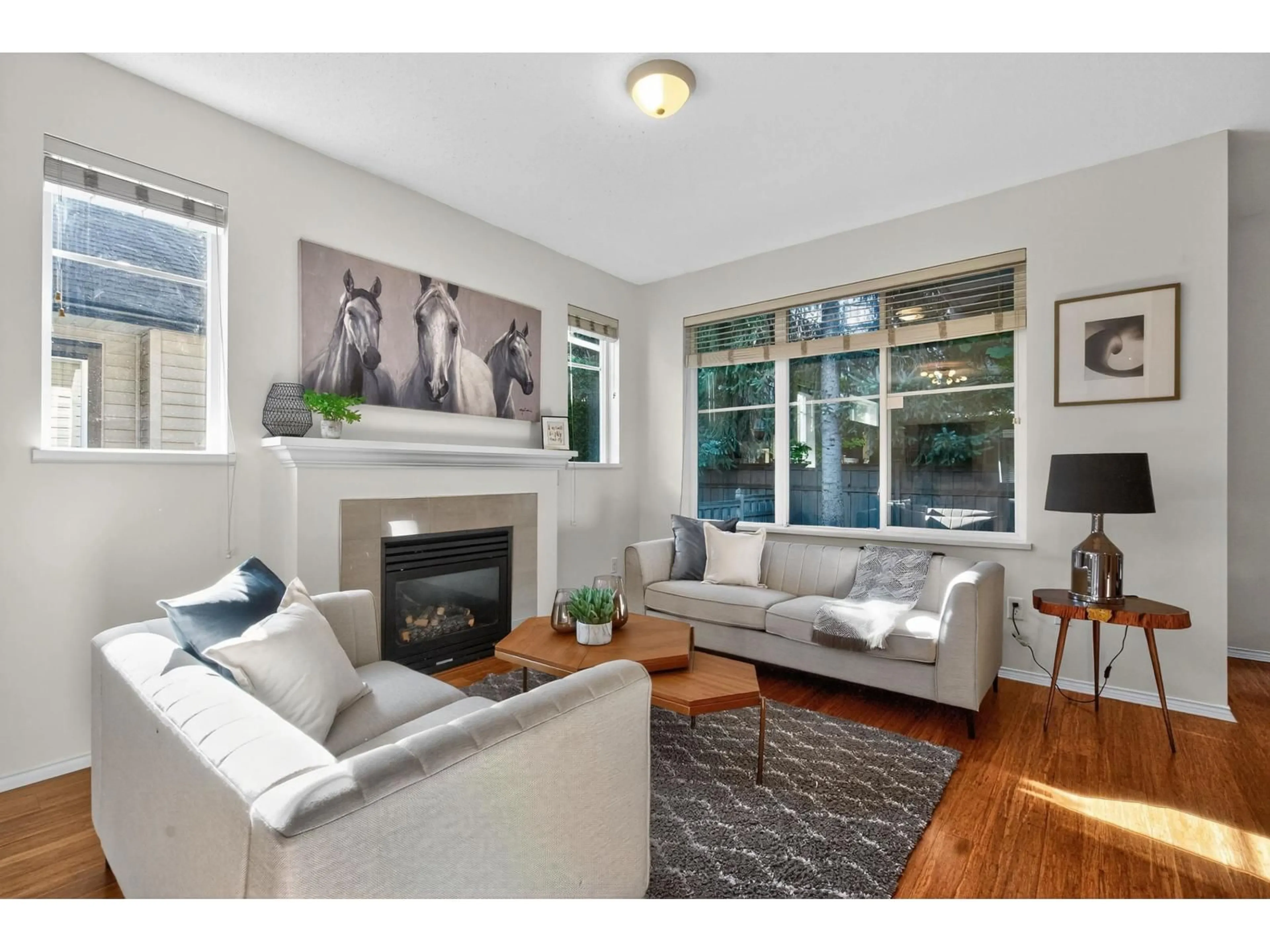Living room with furniture, unknown for 19 - 15868 85, Surrey British Columbia V4N0Y9