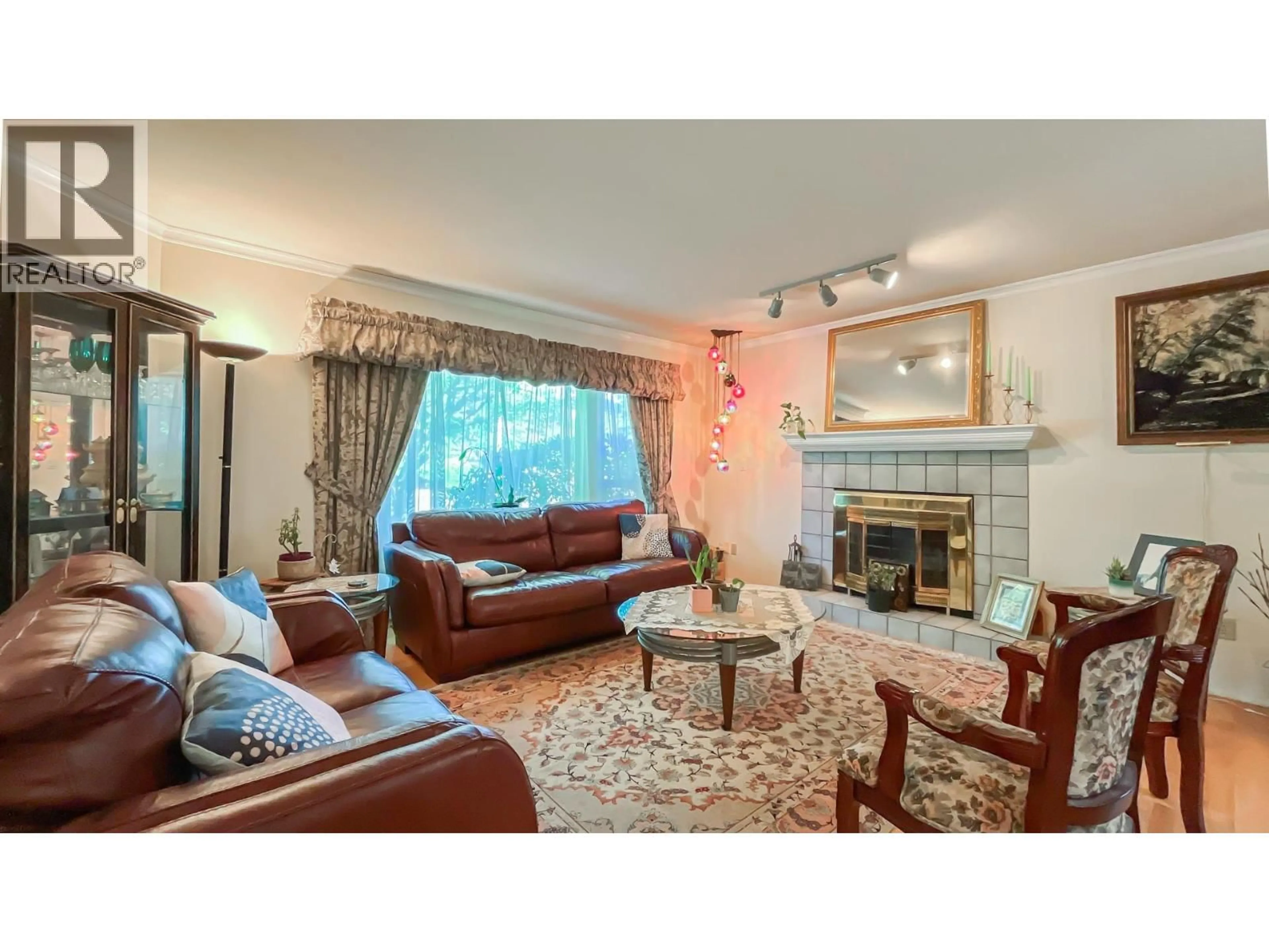 Living room with furniture, unknown for 3651 GARIBALDI DRIVE, North Vancouver British Columbia V7H2W2