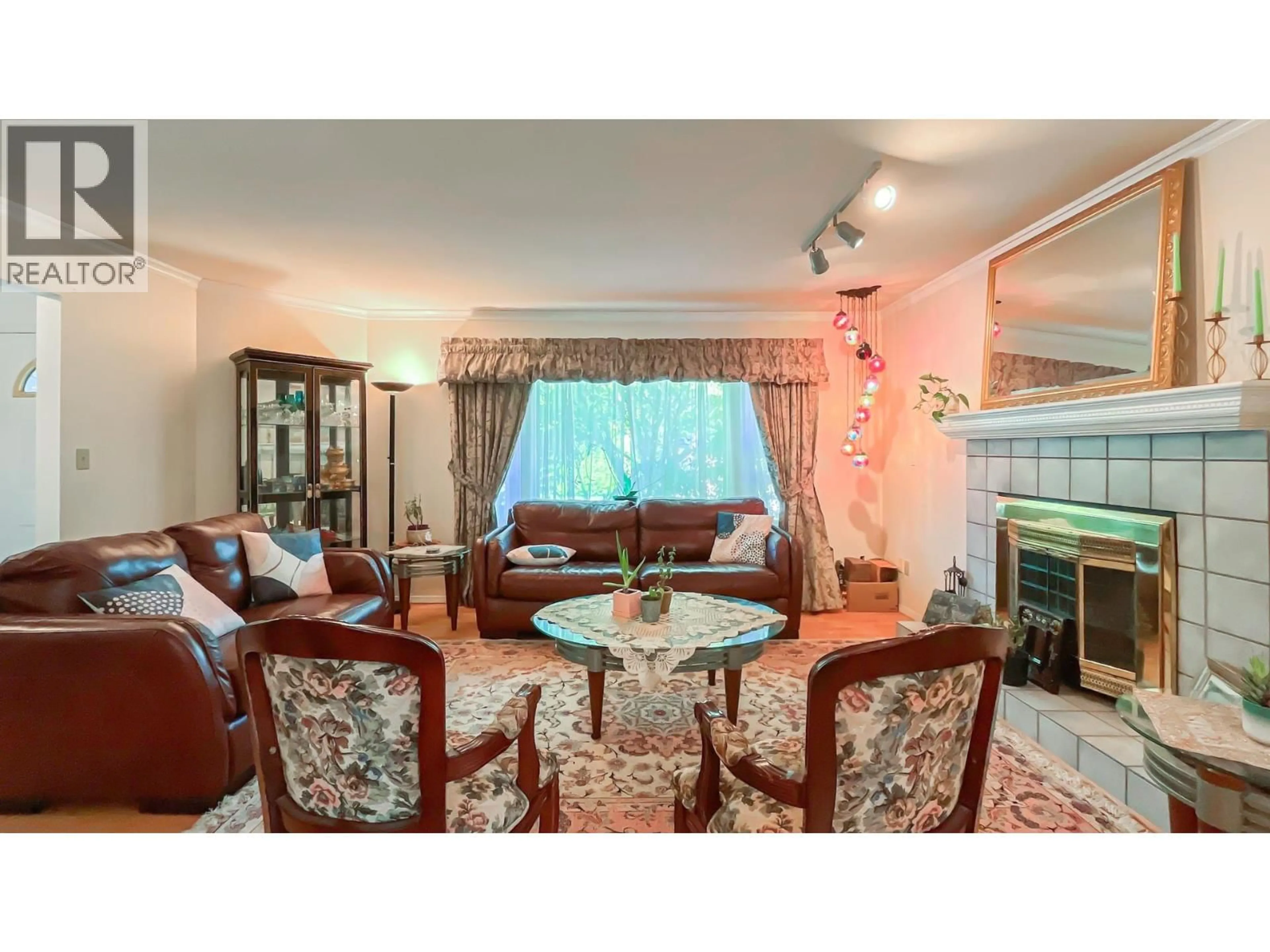 Living room with furniture, unknown for 3651 GARIBALDI DRIVE, North Vancouver British Columbia V7H2W2