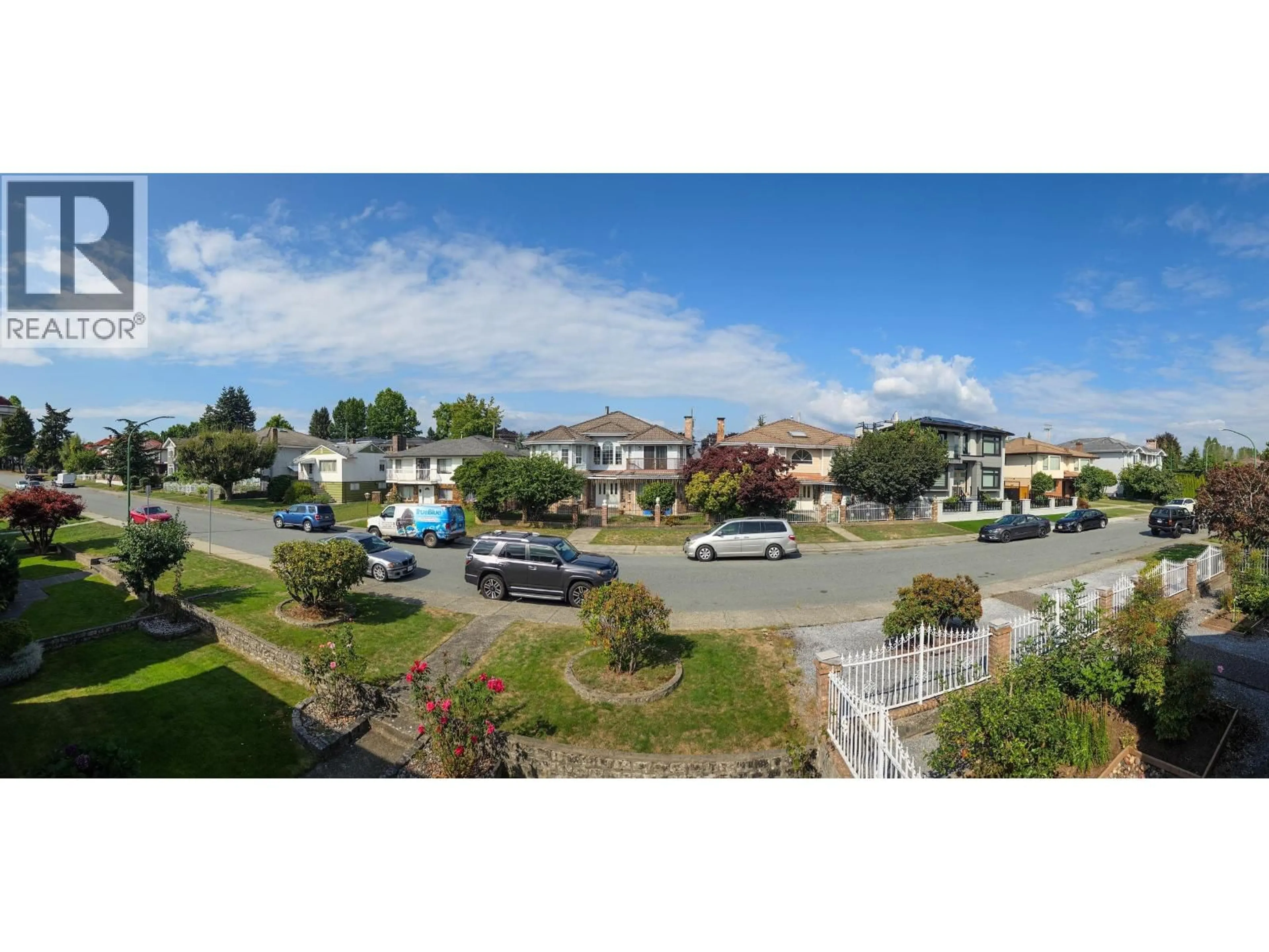 A pic from outside/outdoor area/front of a property/back of a property/a pic from drone, street for 4462 NAPIER STREET, Burnaby British Columbia V5C3H1
