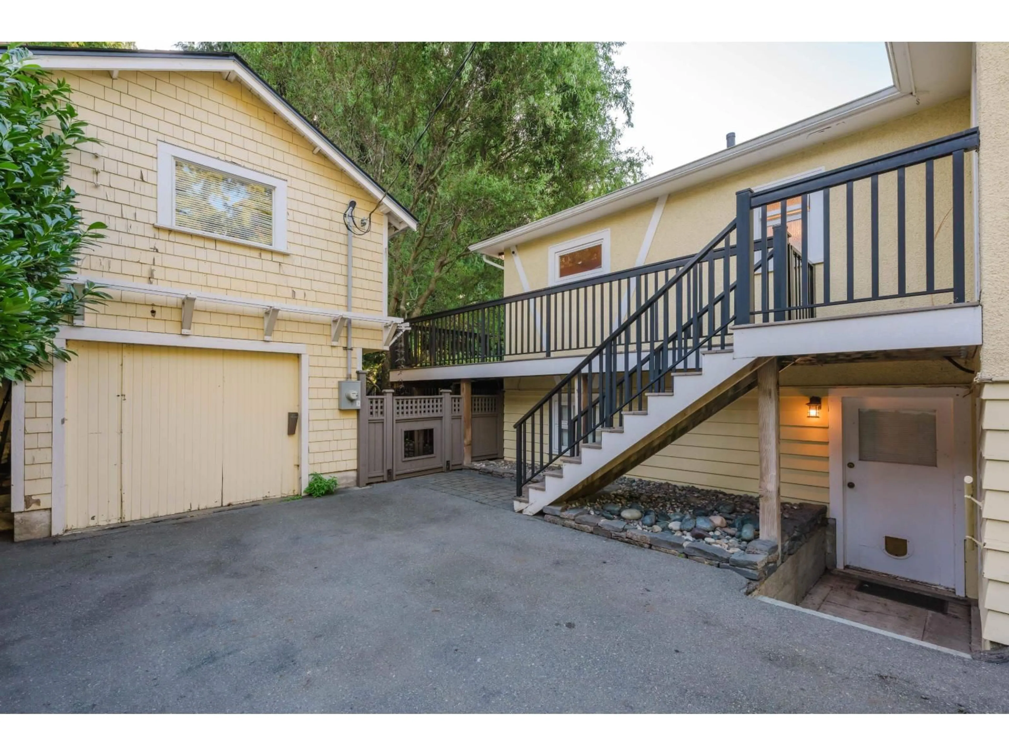 Unknown for 1350 EVERALL, White Rock British Columbia V4B3S6
