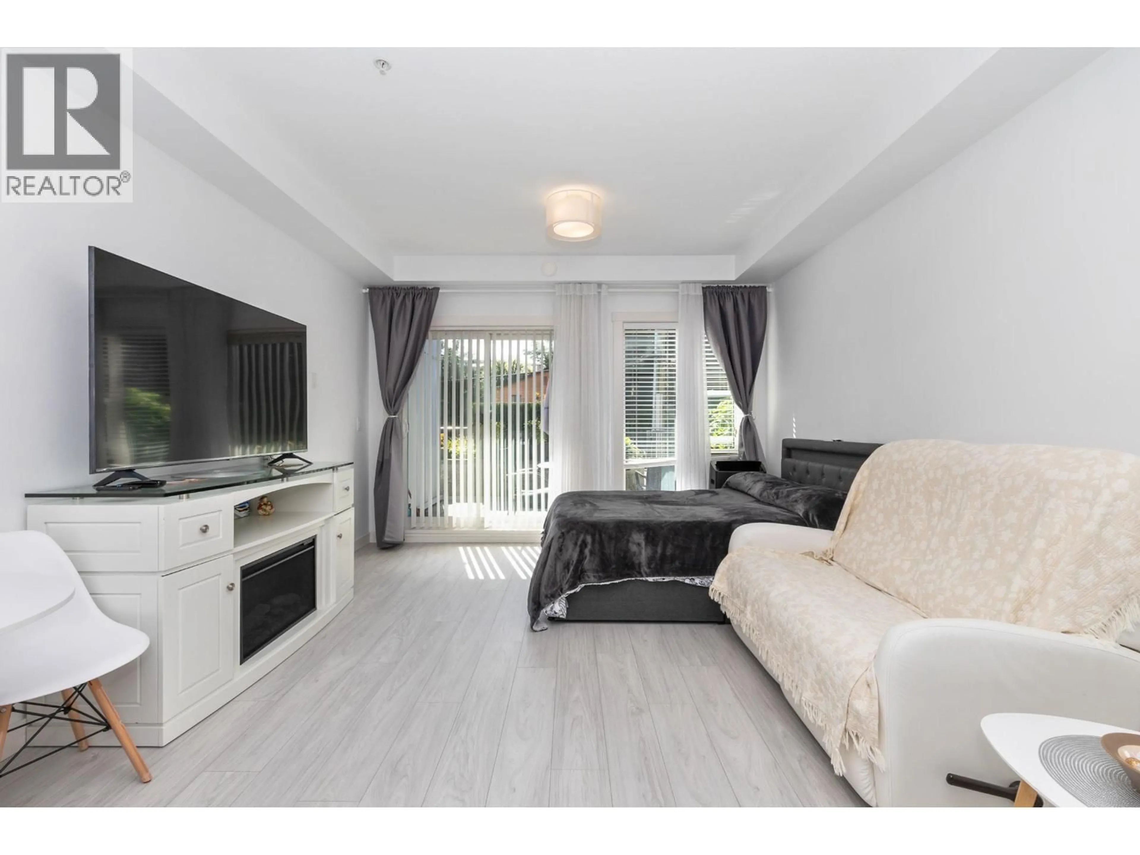 Living room with furniture, wood/laminate floor for 106 - 2356 WELCHER AVENUE, Port Coquitlam British Columbia V3C1X6
