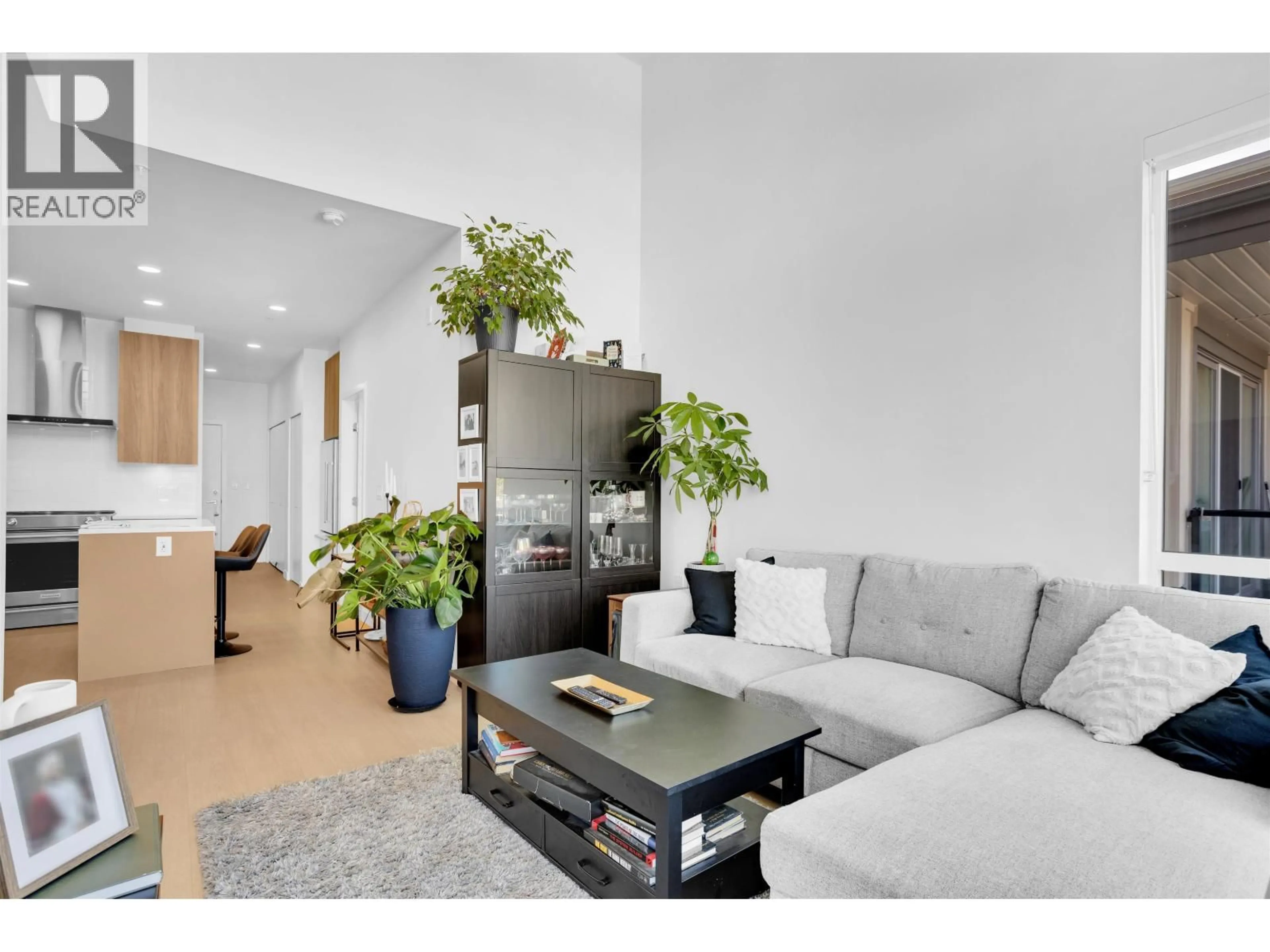 Living room with furniture, unknown for 605 - 7588 16TH STREET, Burnaby British Columbia V3N0H8