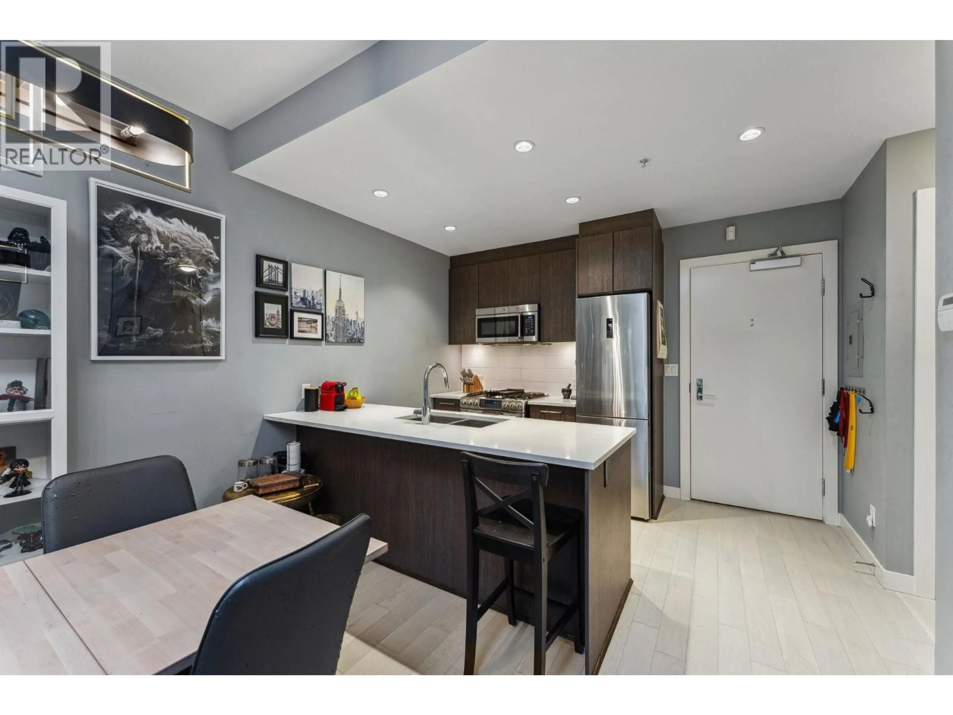 Open concept kitchen, unknown for 002 - 9060 UNIVERSITY CRESCENT, Burnaby British Columbia V5A0E1