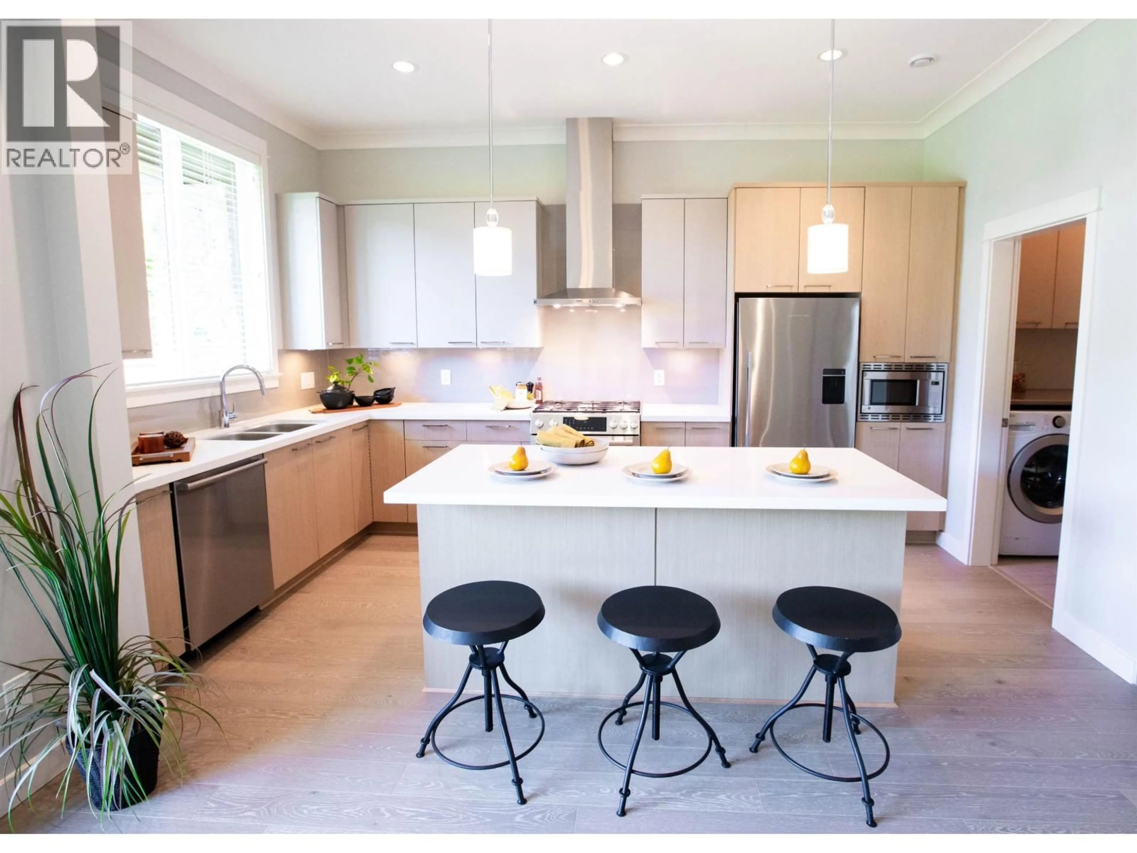Contemporary kitchen, unknown for 4938 CEDAR SPRINGS DRIVE, Delta British Columbia V4M0A7