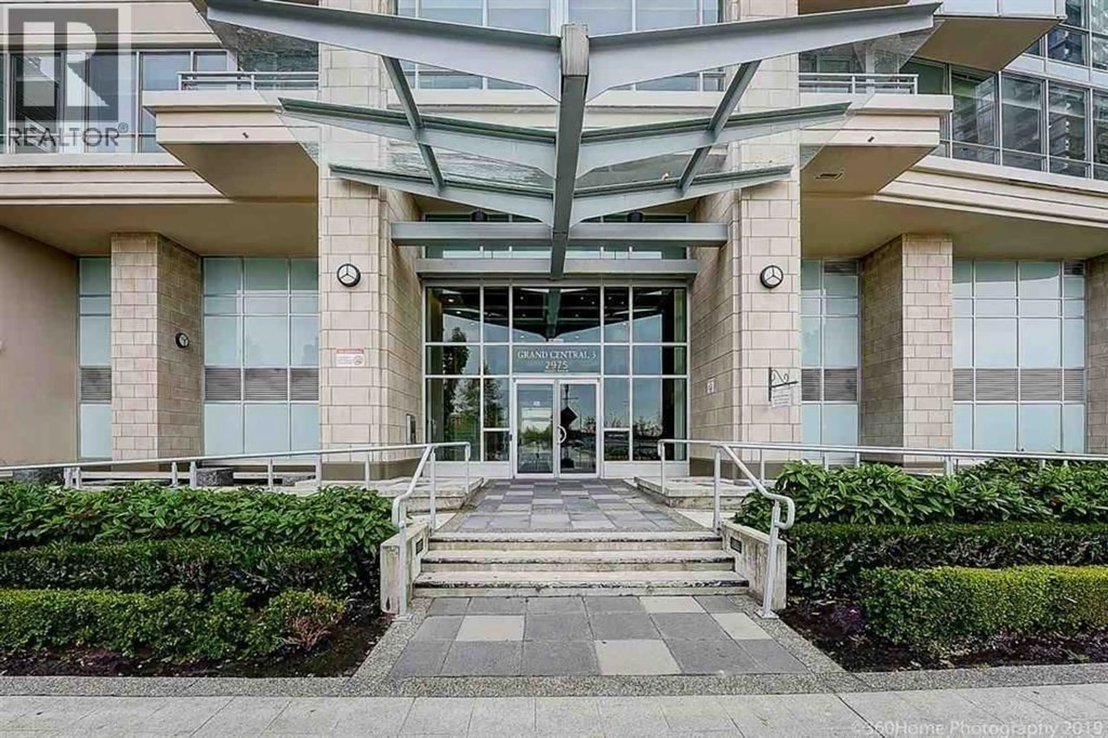 Indoor foyer for 805 - 2975 ATLANTIC AVENUE, Coquitlam British Columbia V3B0C5