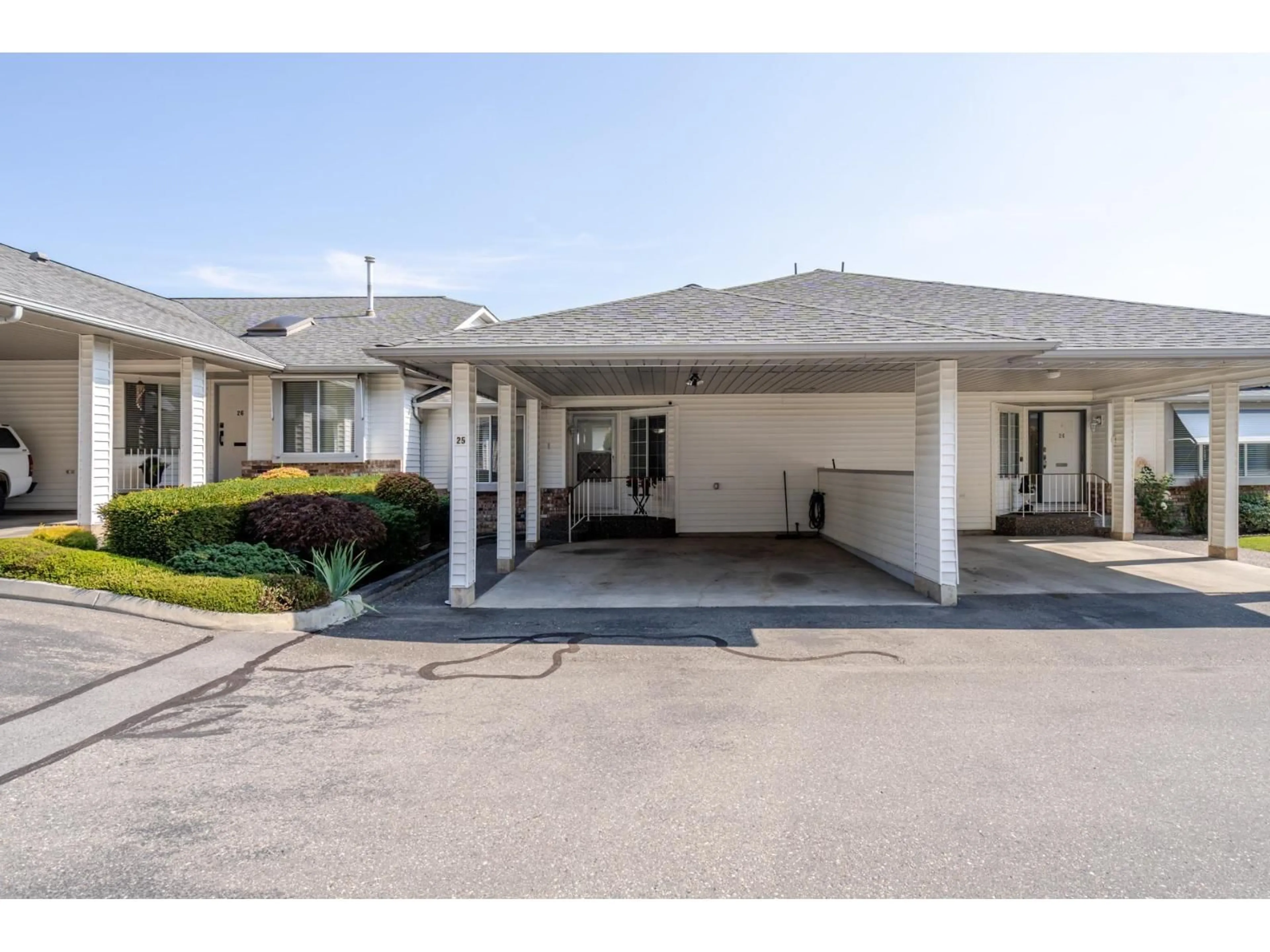 Indoor foyer for 25 - 3055 TRAFALGAR, Abbotsford British Columbia V2S7X8