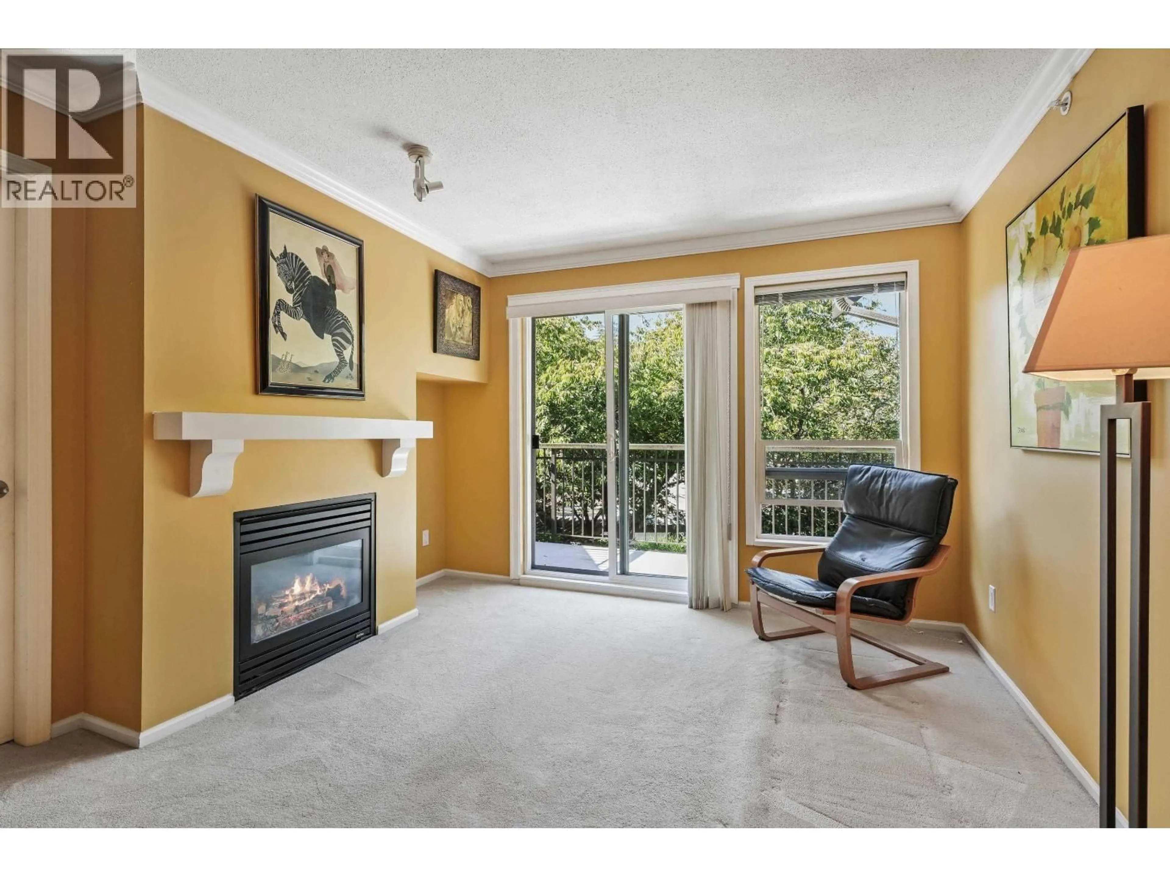 Living room with furniture, unknown for 355 - 1100 29TH STREET, North Vancouver British Columbia V7K3E4