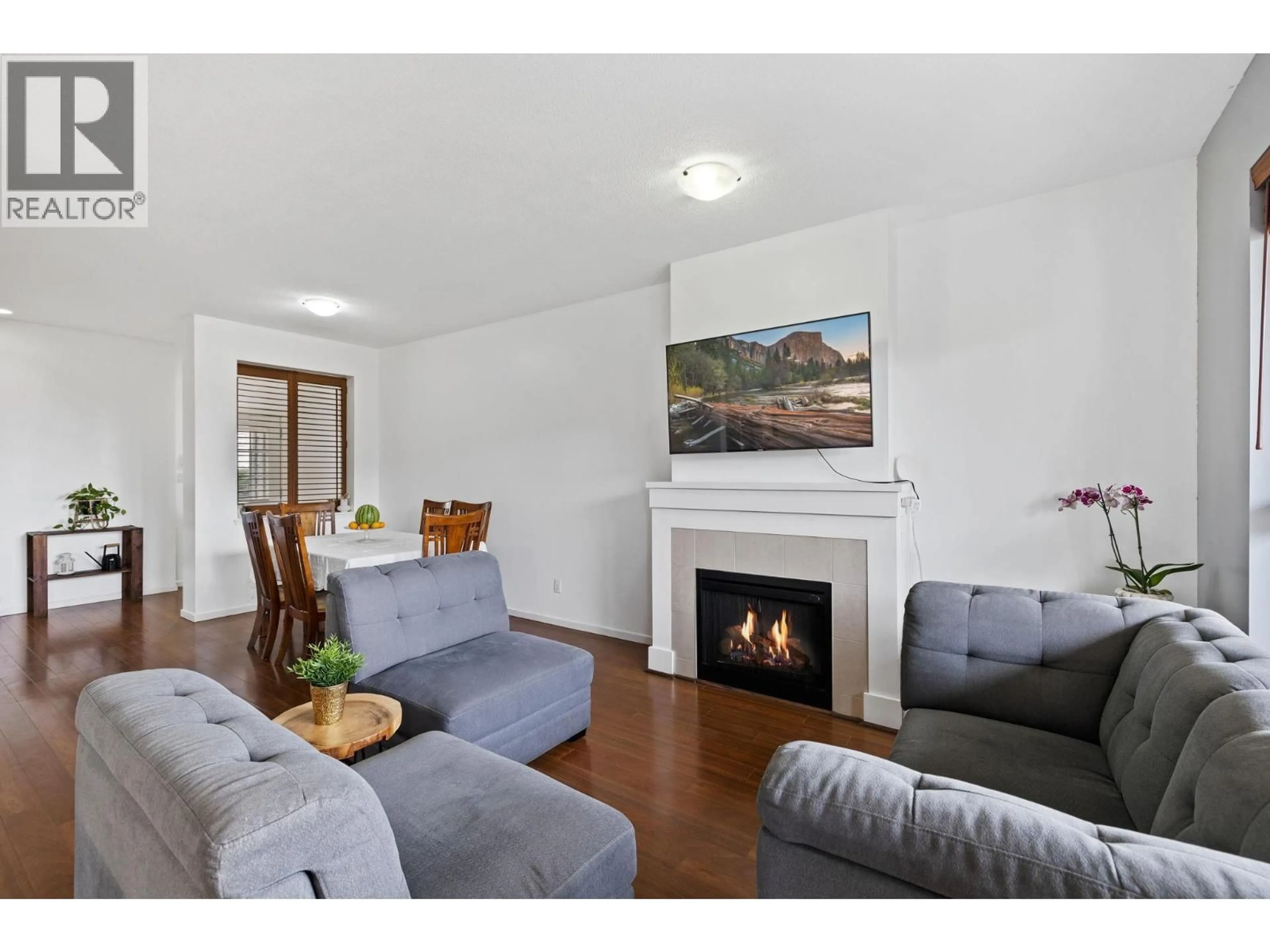 Living room with furniture, wood/laminate floor for 87 - 1369 PURCELL DRIVE, Coquitlam British Columbia V3E0C1