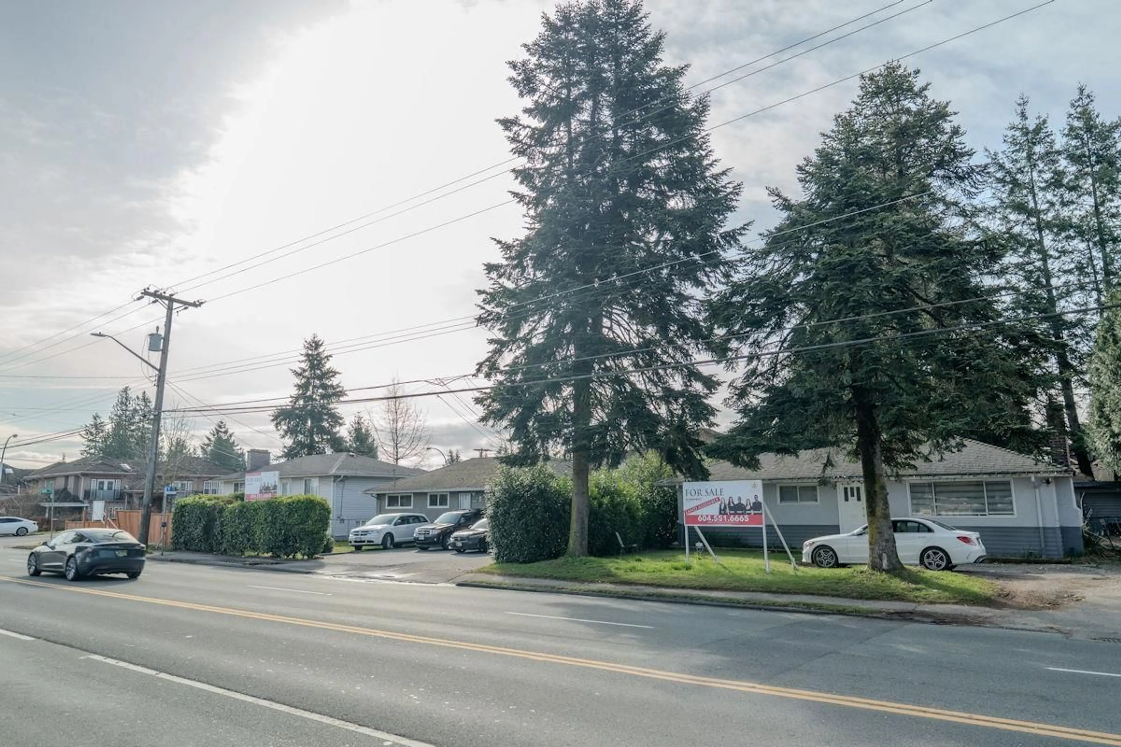 Blurry image for 12370 96, Surrey British Columbia V3V1W7