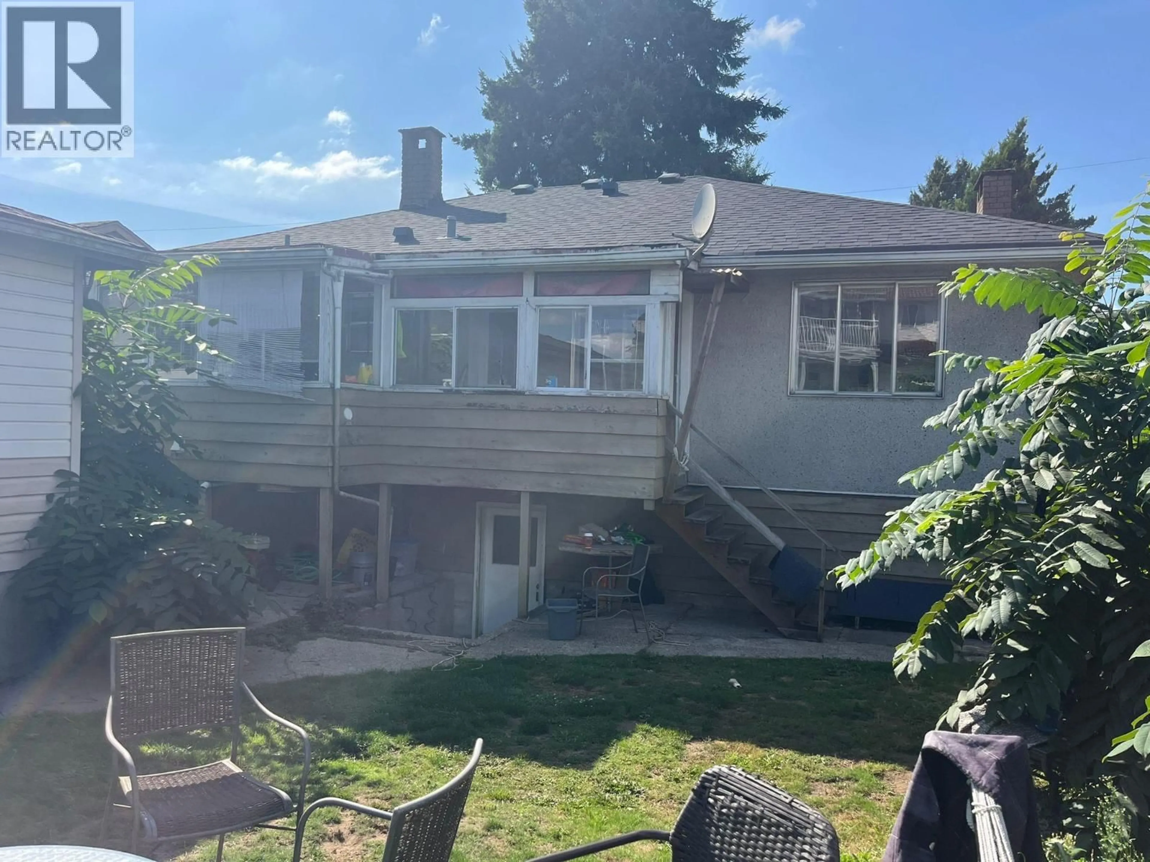 A pic from outside/outdoor area/front of a property/back of a property/a pic from drone, mountain view for 5010 LORRAINE AVENUE, Burnaby British Columbia V5G2S2