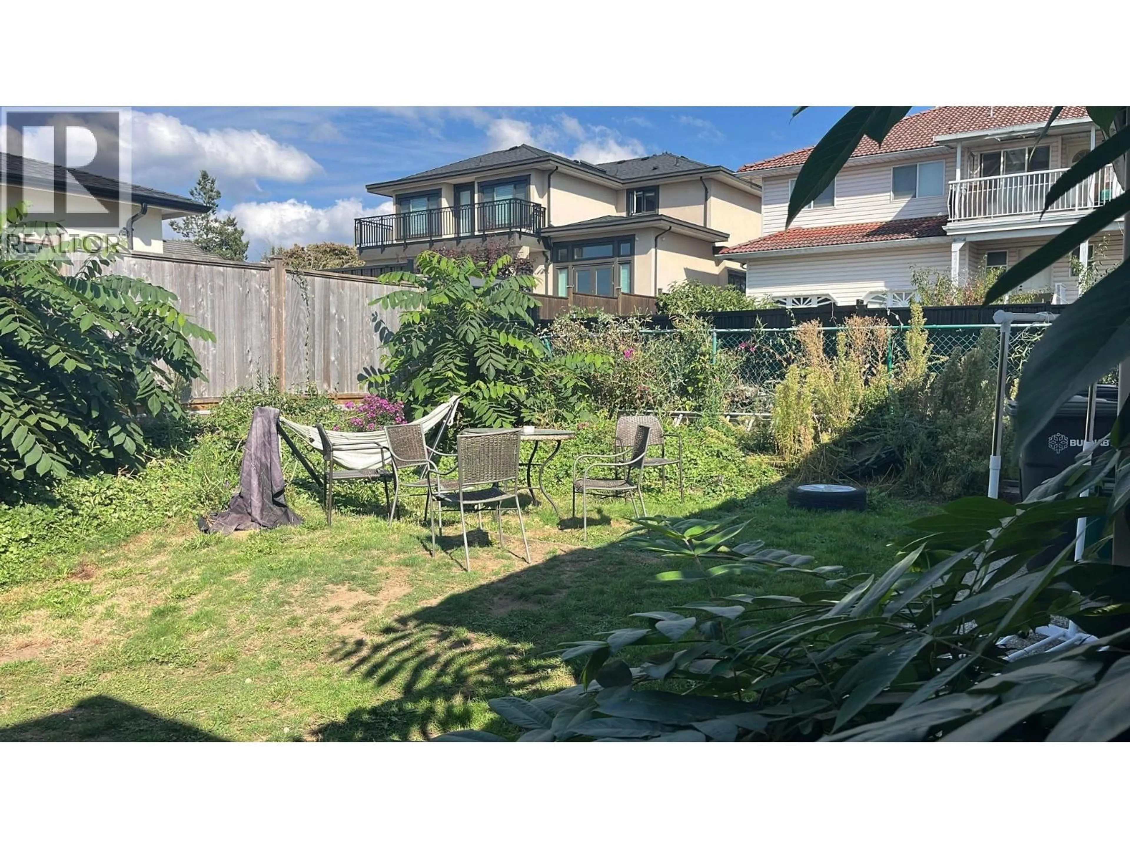 A pic from outside/outdoor area/front of a property/back of a property/a pic from drone, street for 5010 LORRAINE AVENUE, Burnaby British Columbia V5G2S2