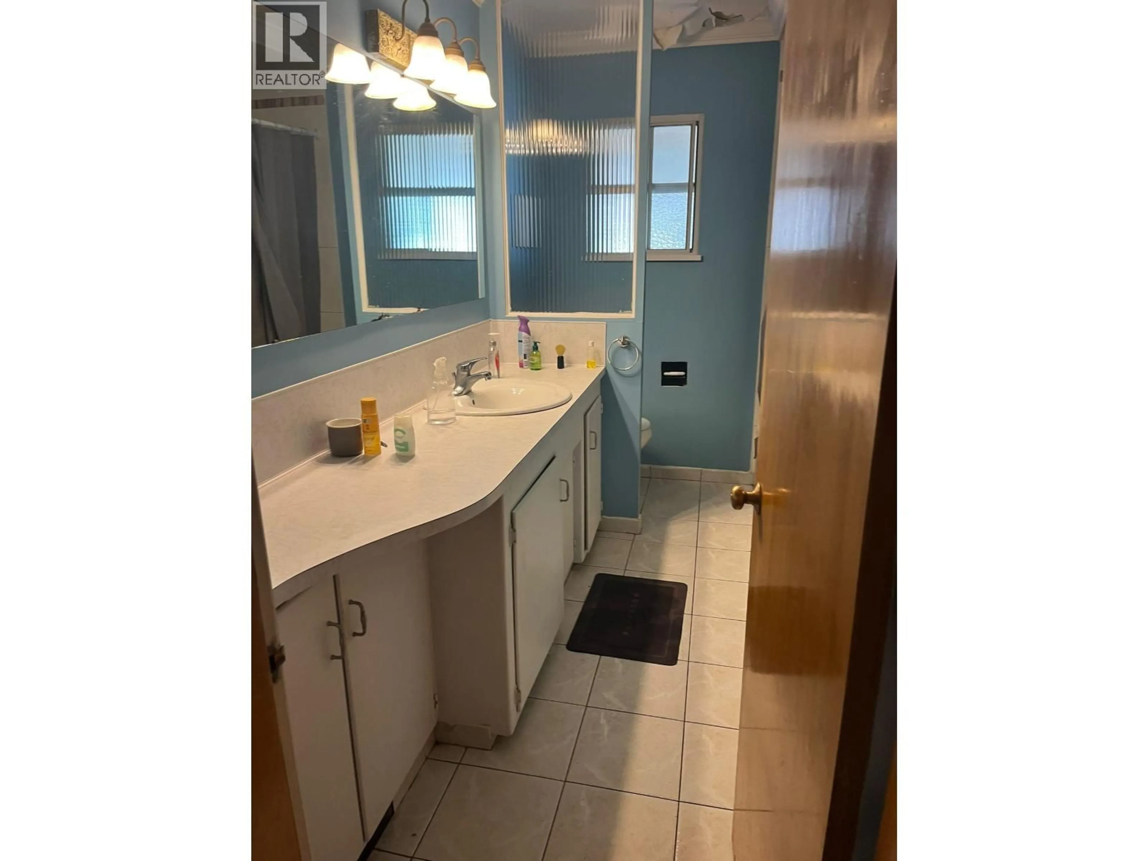 Standard bathroom, ceramic/tile floor for 5010 LORRAINE AVENUE, Burnaby British Columbia V5G2S2