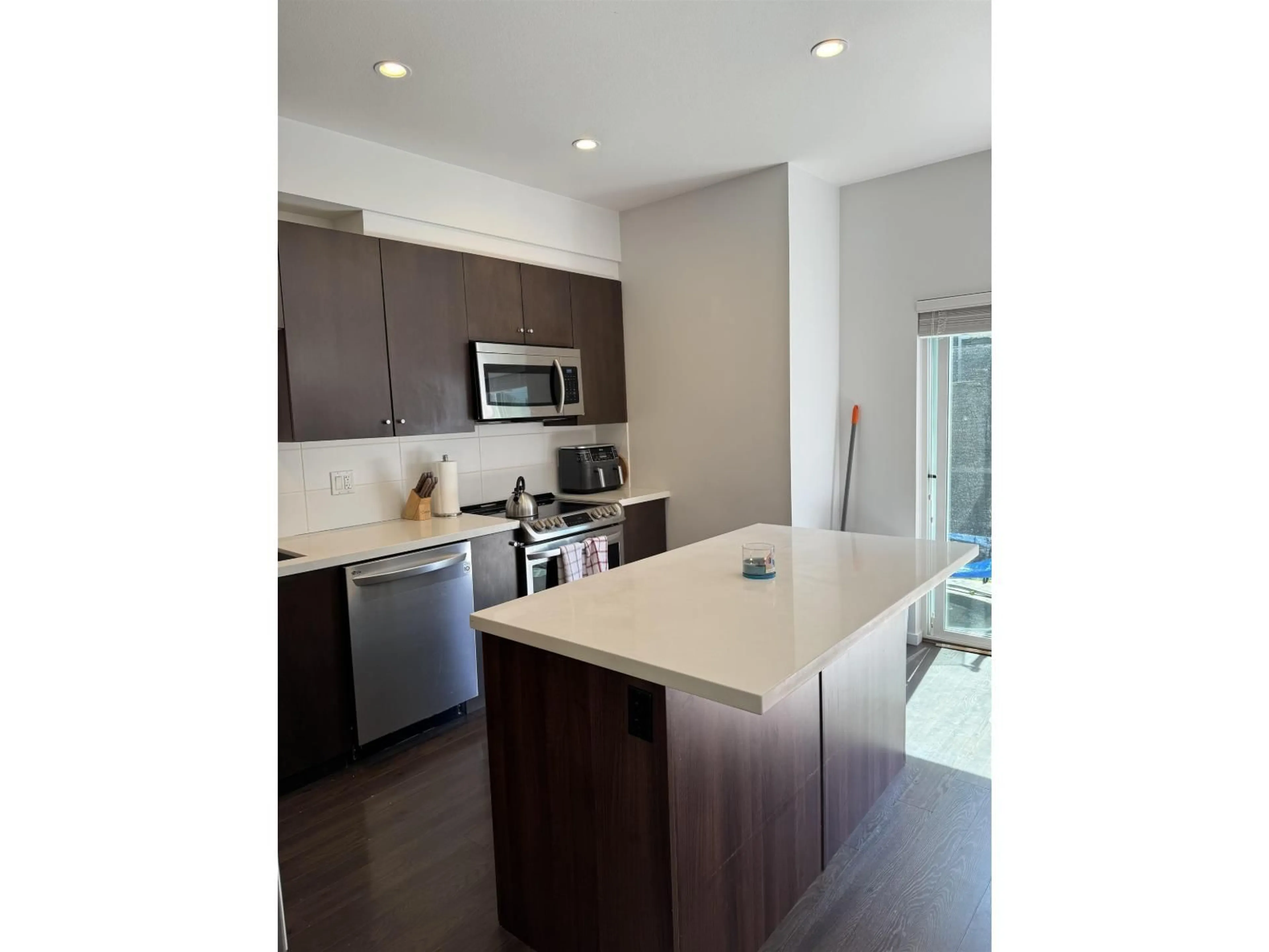 Open concept kitchen, unknown for 47 - 6895 188, Surrey British Columbia V4N6M3