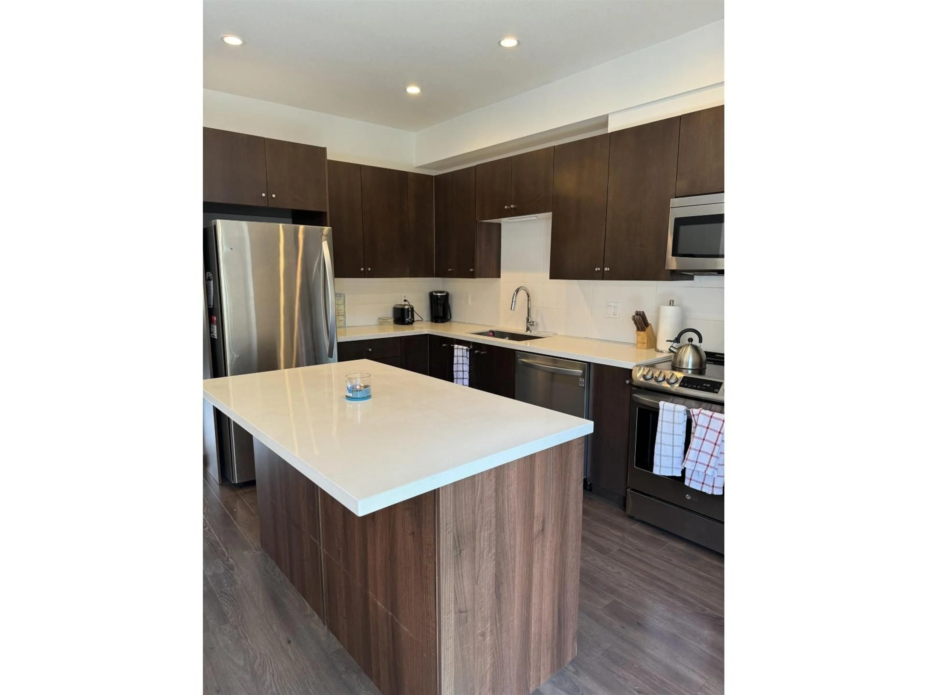 Open concept kitchen, unknown for 47 - 6895 188, Surrey British Columbia V4N6M3