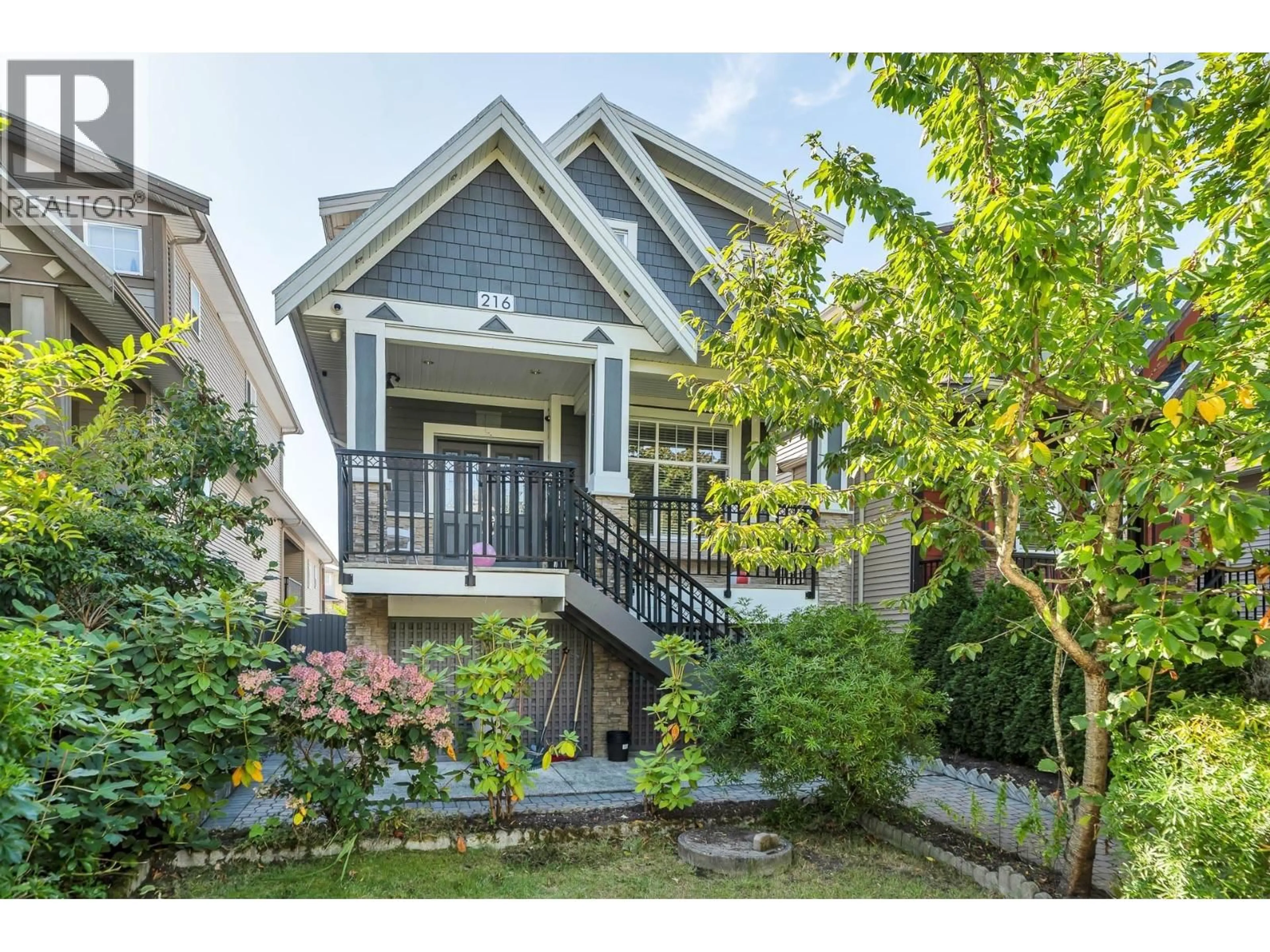 Home with vinyl exterior material, street for 216 HUME STREET, New Westminster British Columbia V3M5N5