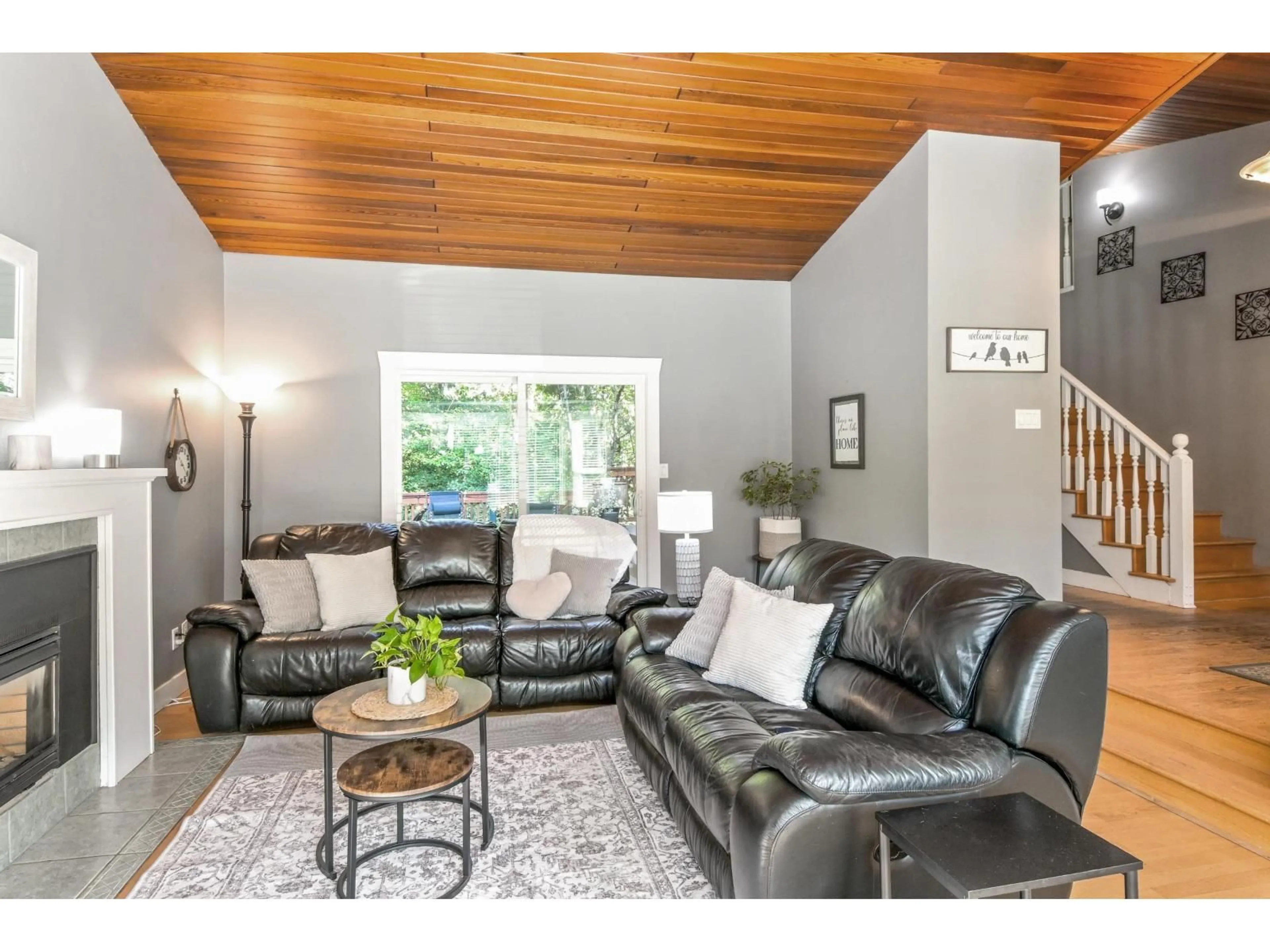 Living room with furniture, wood/laminate floor for 23913 58A, Langley British Columbia V2Z1A5