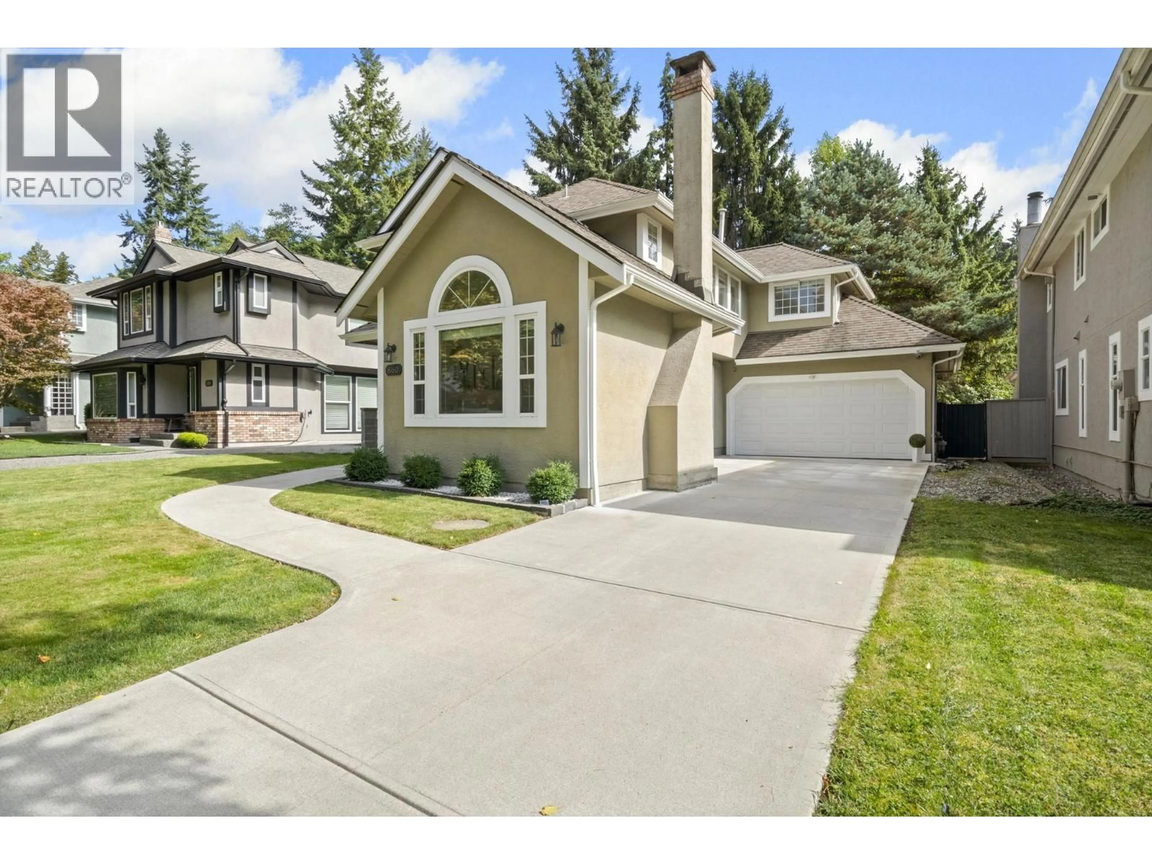 Home with vinyl exterior material, street for 860 RUCKLE COURT, North Vancouver British Columbia V7H2P6