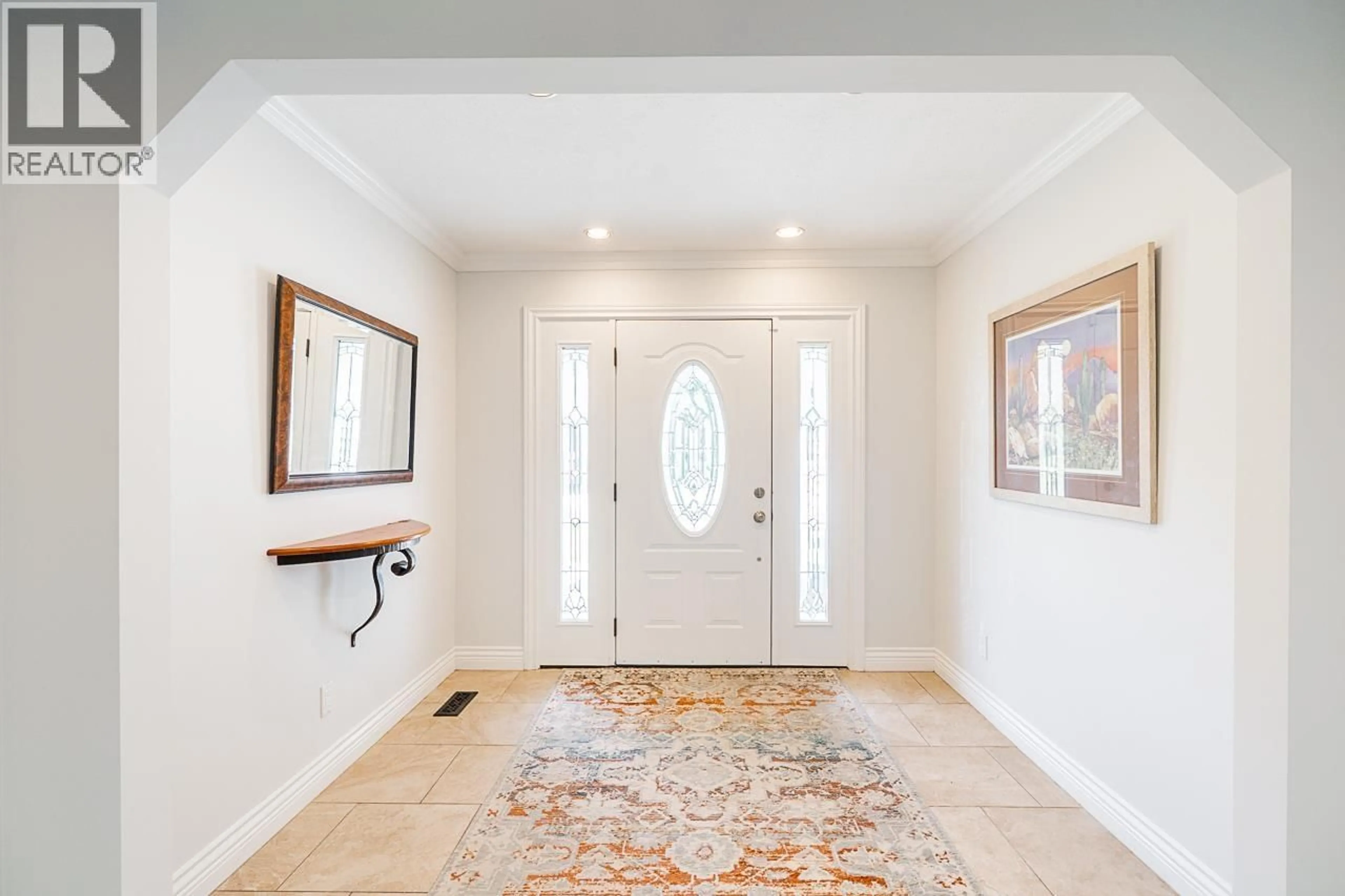 Indoor entryway for 5271 CAMBRIDGE COURT, Delta British Columbia V4M3Z1