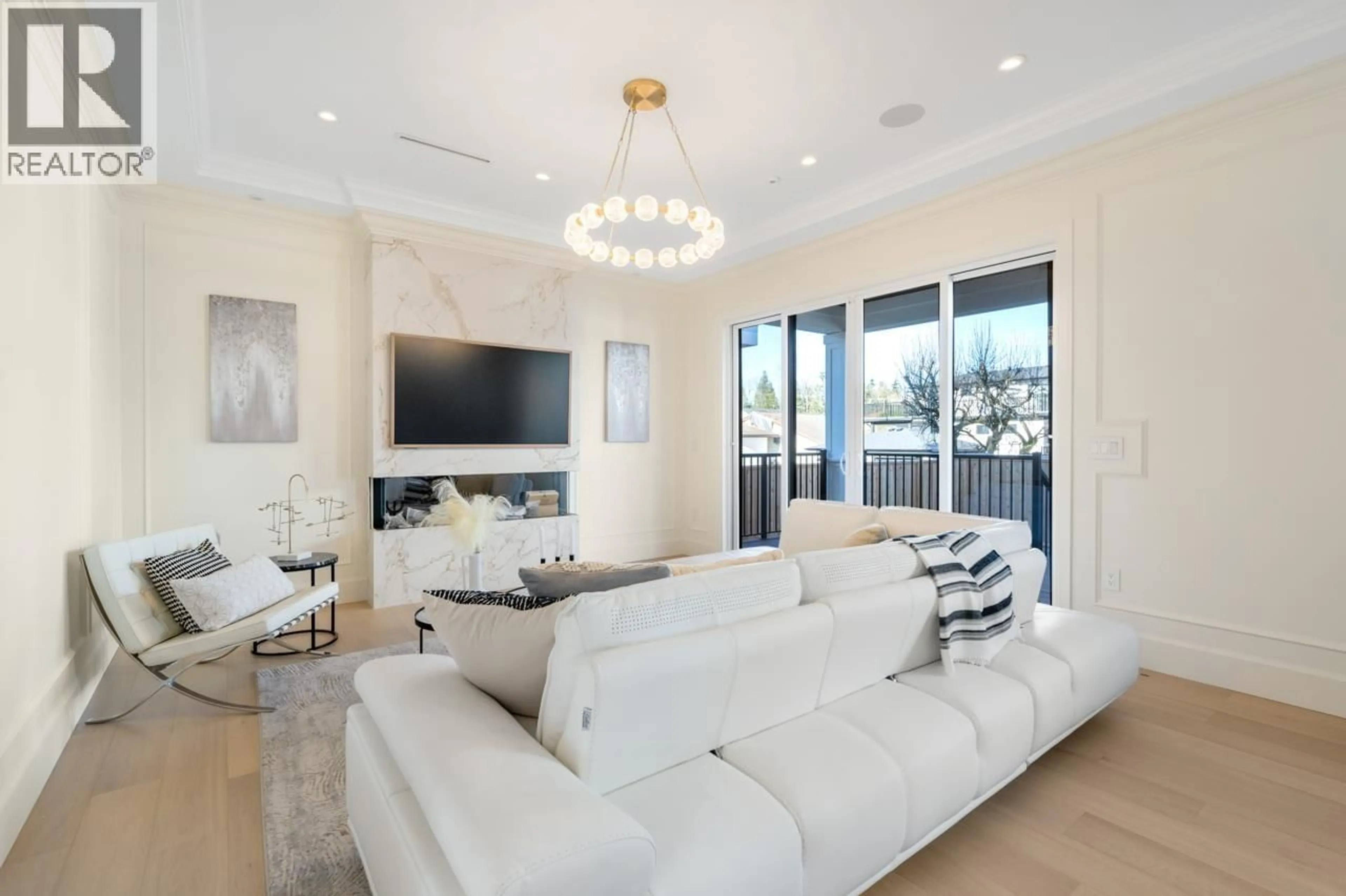 Living room with furniture, unknown for 6173 AUBREY STREET, Burnaby British Columbia V5B2C9