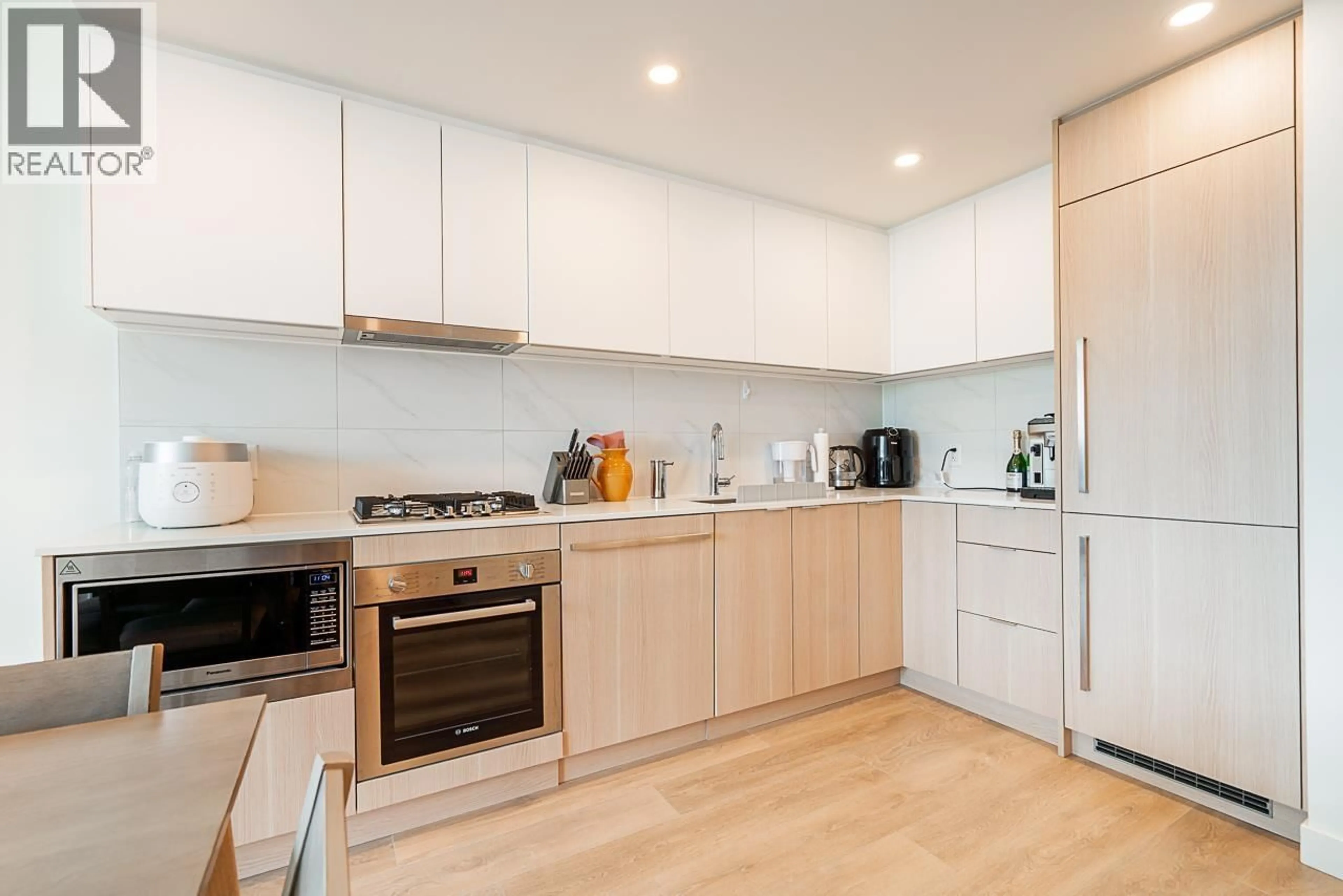 Standard kitchen, wood/laminate floor for 2708 - 308 ALDERSON AVENUE, Coquitlam British Columbia V3K0J2
