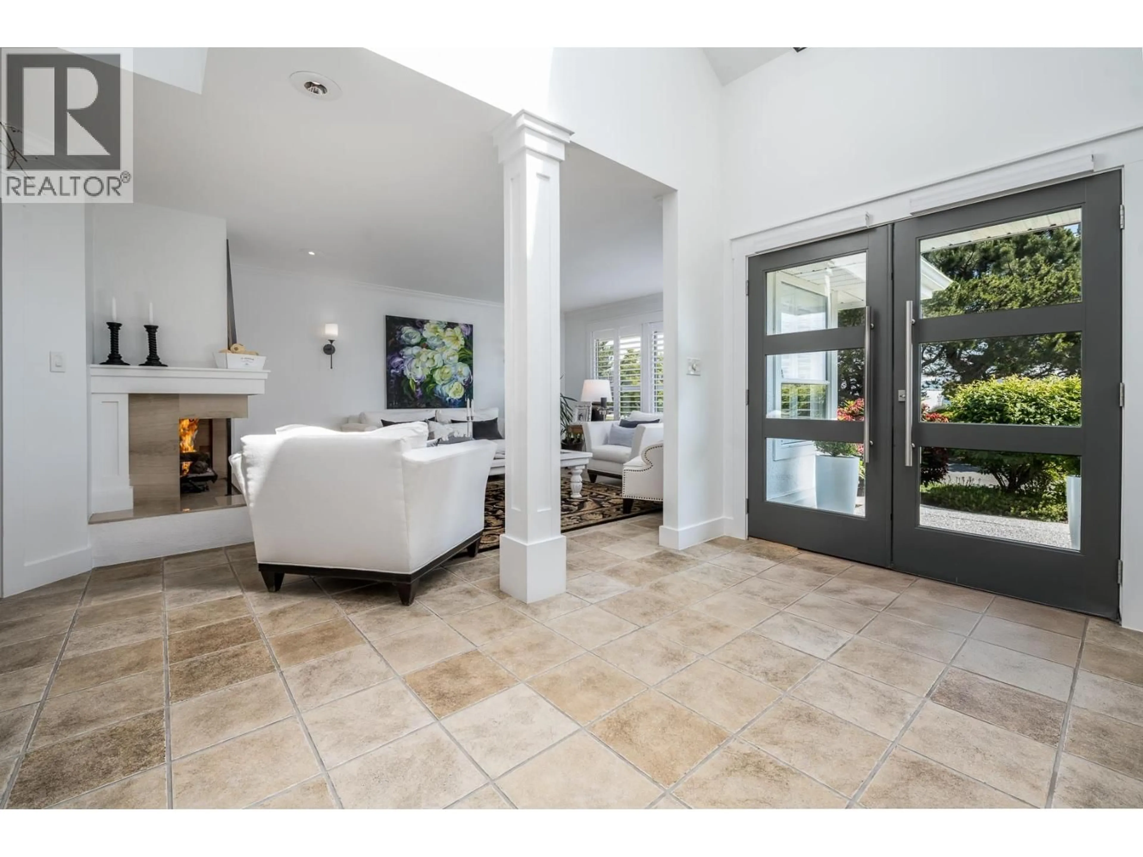 Indoor foyer for 471 CENTENNIAL PARKWAY, Delta British Columbia V4L2L5