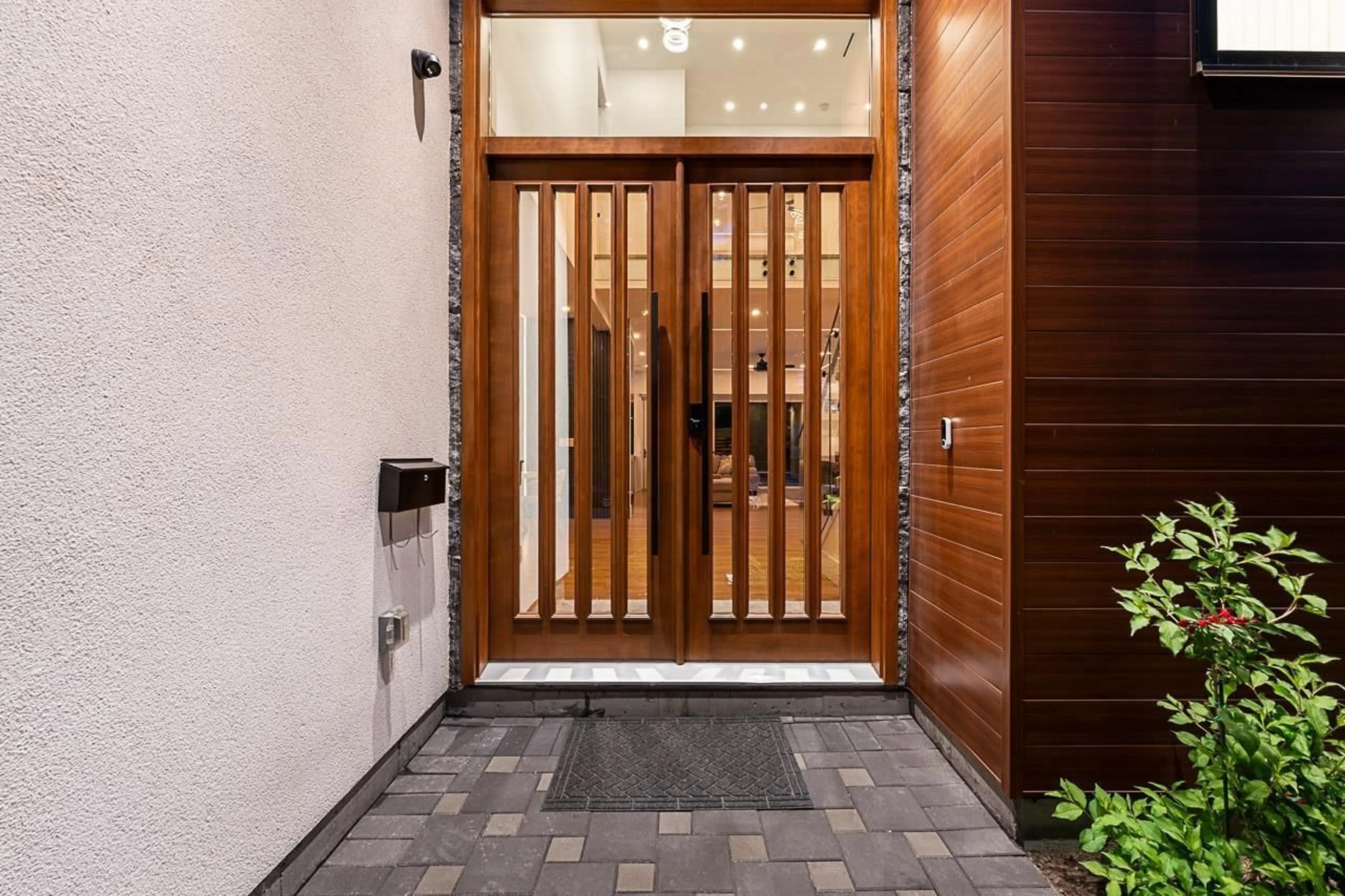 Indoor entryway for 7663 127, Surrey British Columbia V3W4B1