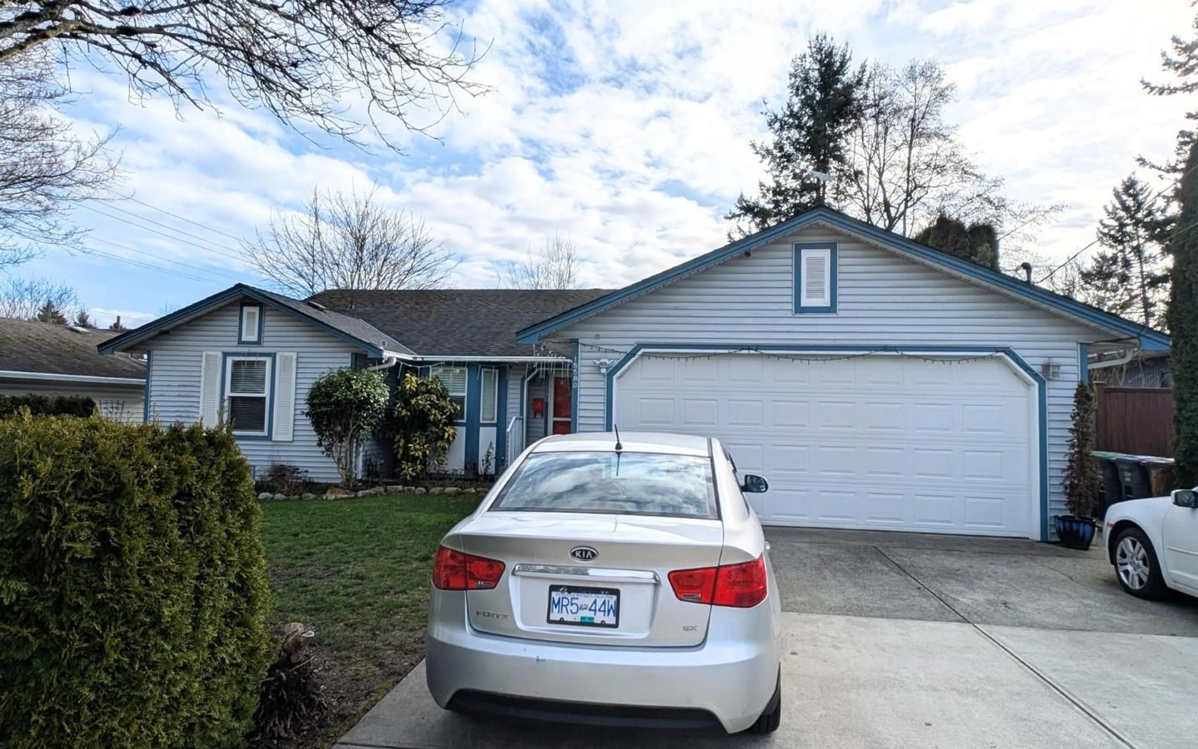 Home with vinyl exterior material, street for 15580 20, Surrey British Columbia V4A2A5