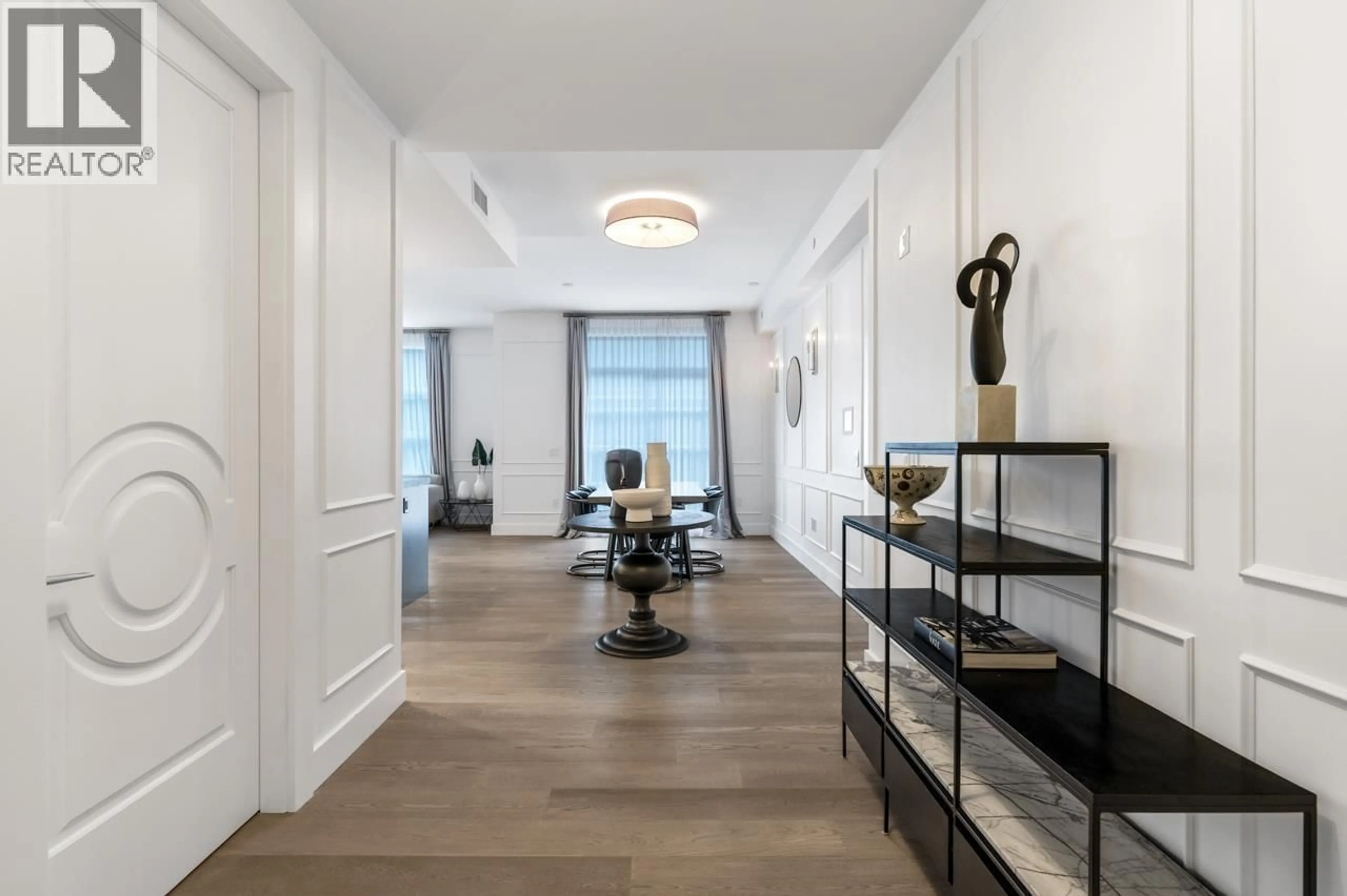 Indoor foyer for 204 - 1009 LAURIER AVENUE, Vancouver British Columbia V6H1Y2