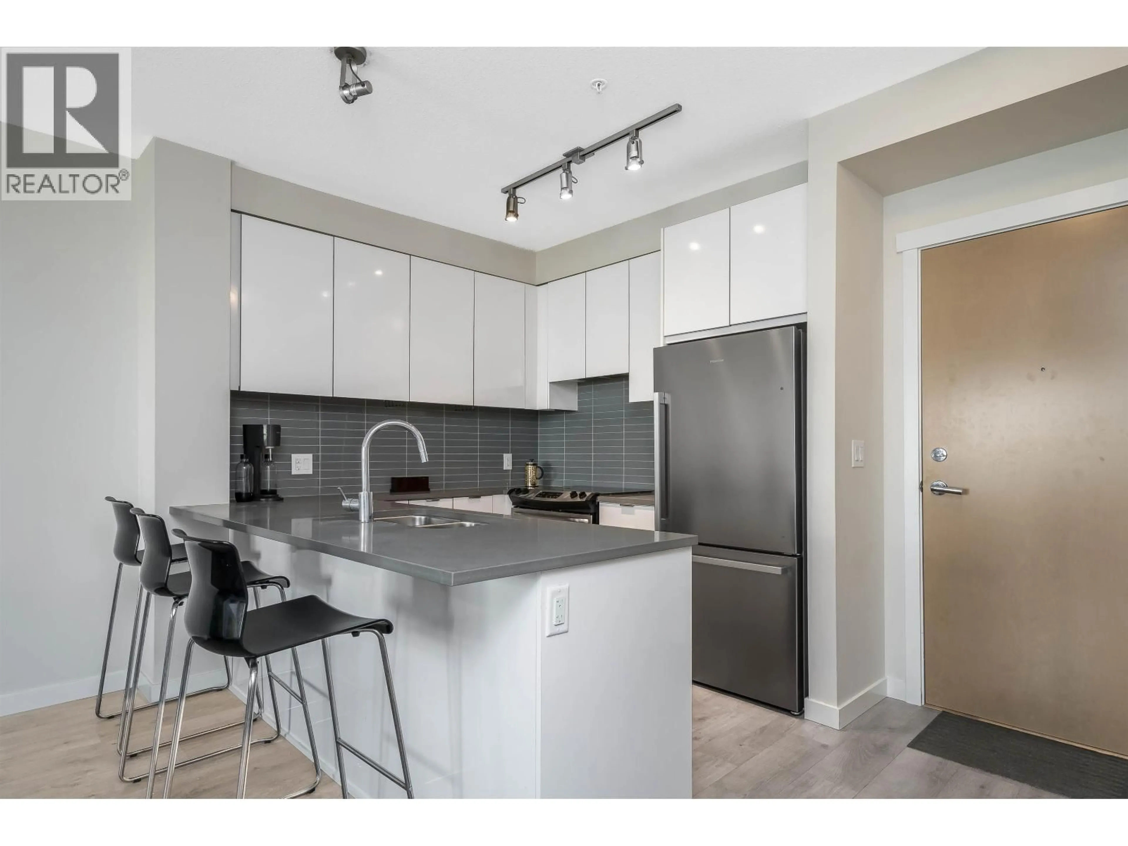 Standard kitchen, unknown for 403 - 9877 UNIVERSITY CRESCENT, Burnaby British Columbia V5A0E5