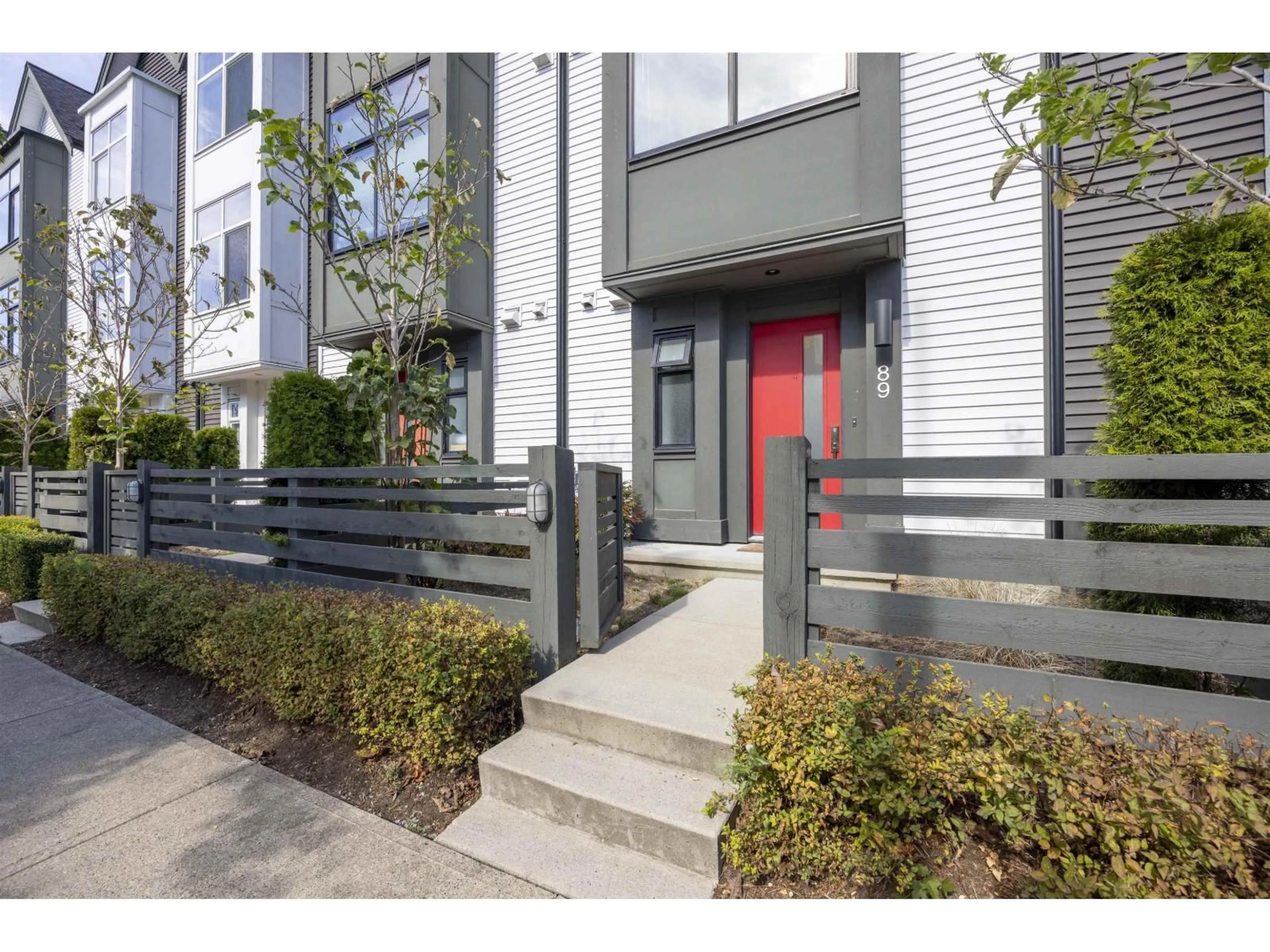 Indoor entryway for 89 - 17555 57A, Surrey British Columbia V3S7V2