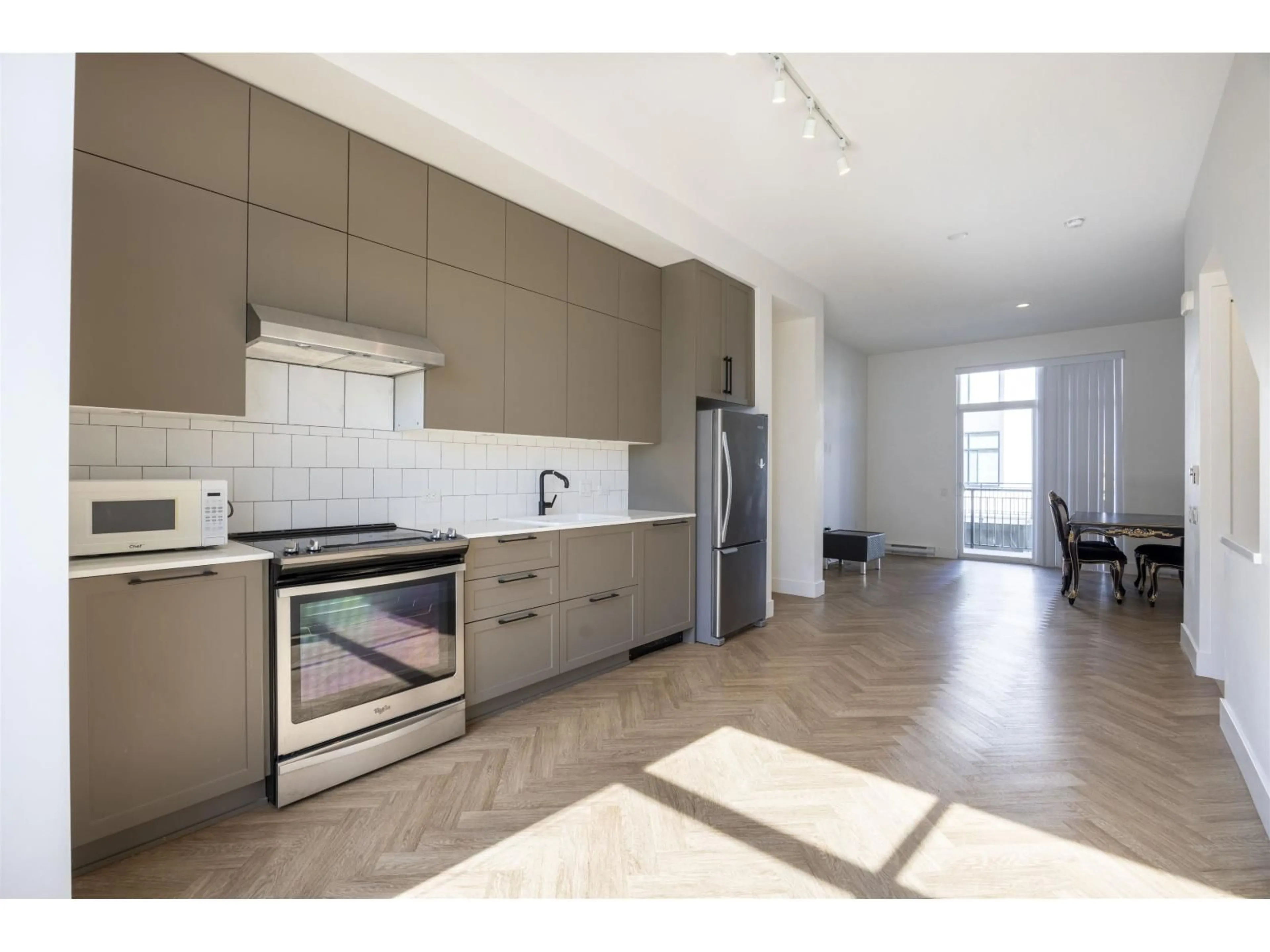 Open concept kitchen, unknown for 89 - 17555 57A, Surrey British Columbia V3S7V2