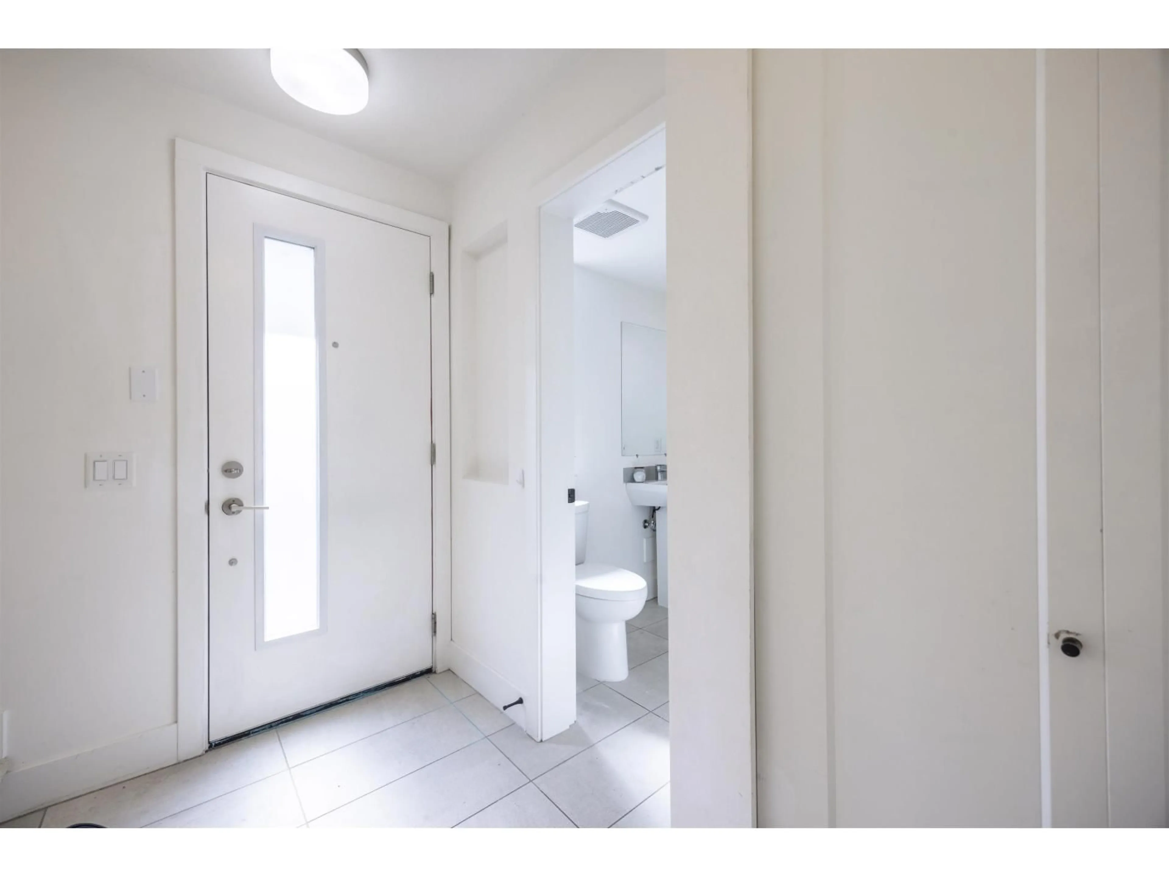 Indoor entryway for 89 - 17555 57A, Surrey British Columbia V3S7V2