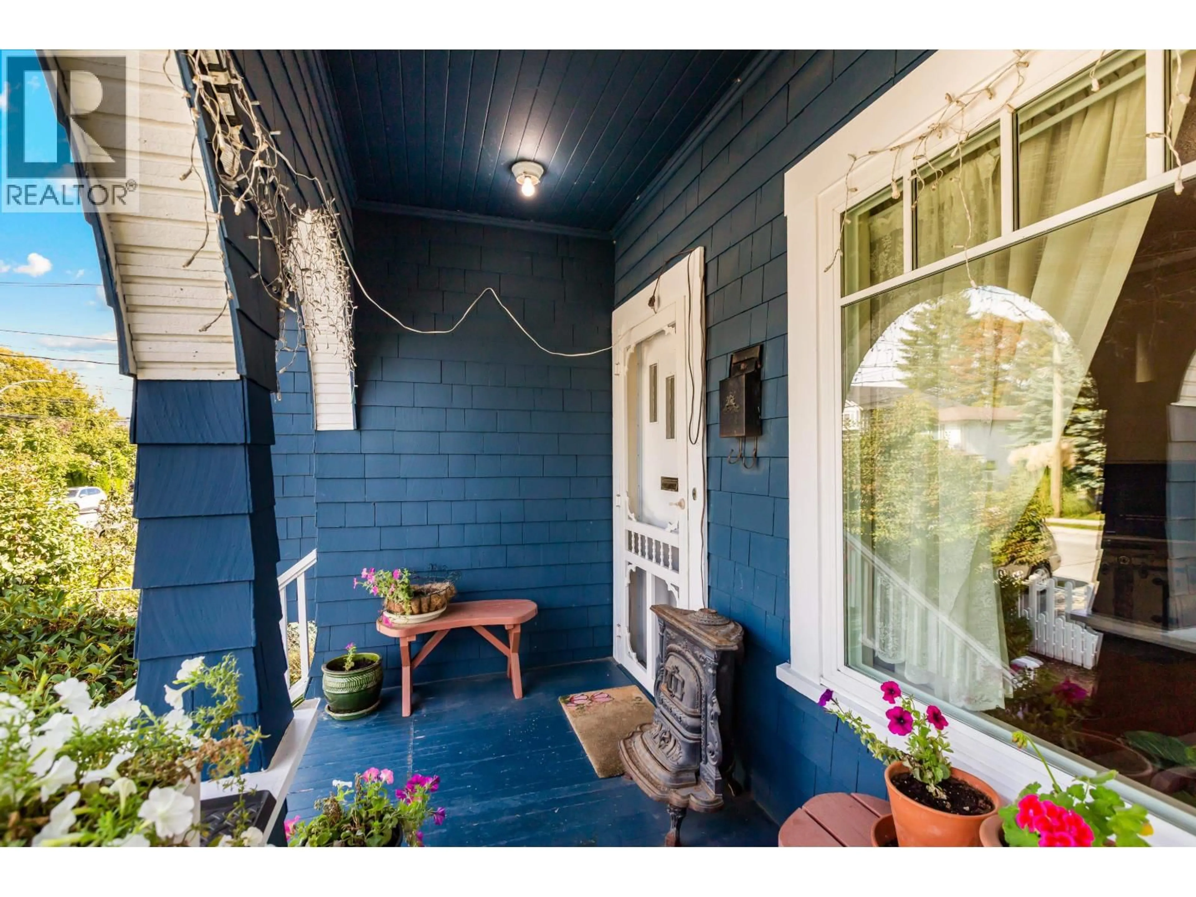 Indoor entryway for 1972 FRASER AVENUE, Port Coquitlam British Columbia V3B1N3