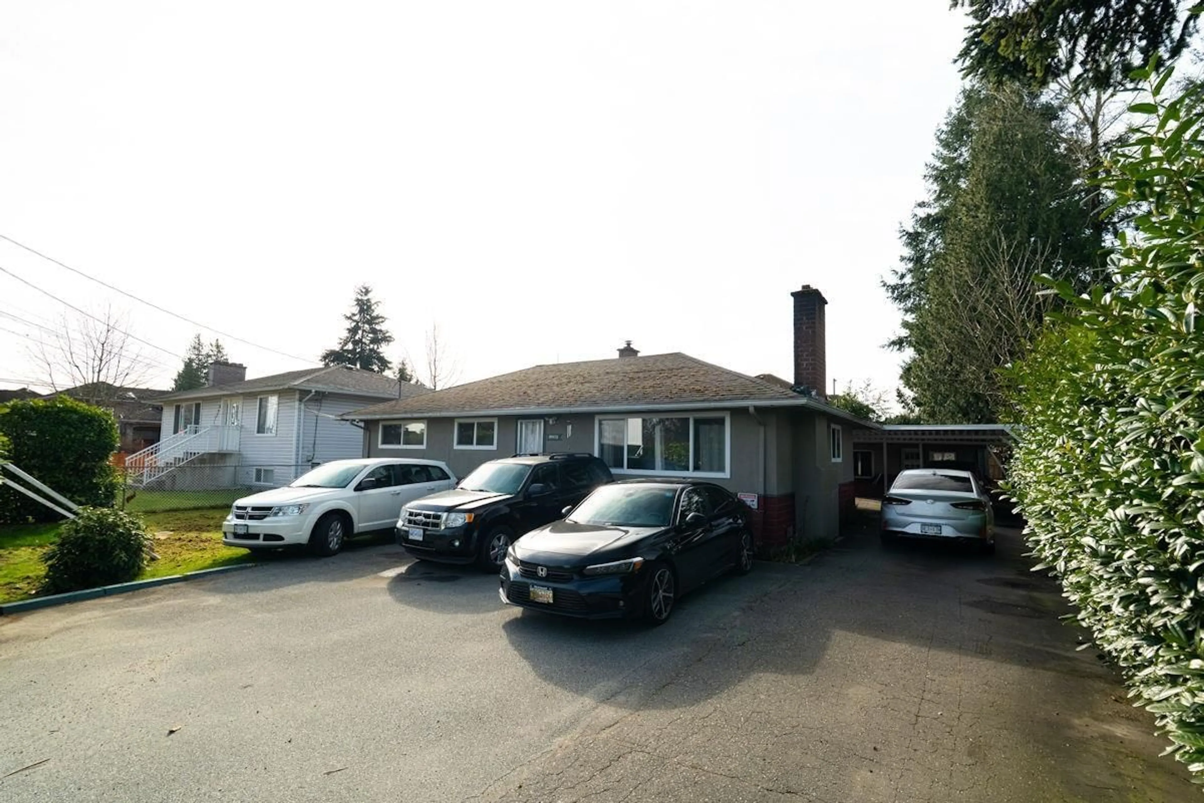 A pic from outside/outdoor area/front of a property/back of a property/a pic from drone, street for 12380 96, Surrey British Columbia V3V1W7