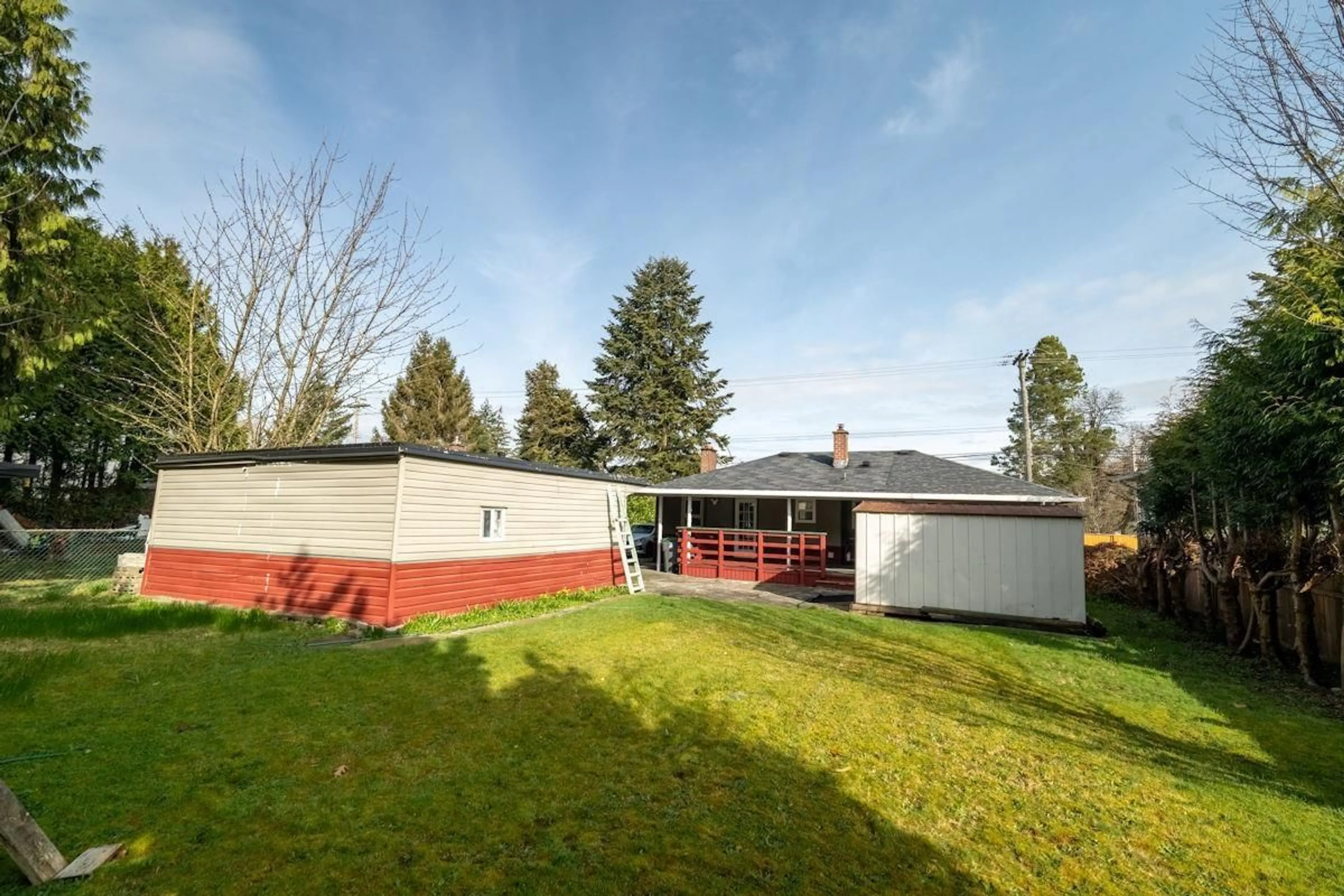 A pic from outside/outdoor area/front of a property/back of a property/a pic from drone, unknown for 12380 96, Surrey British Columbia V3V1W7