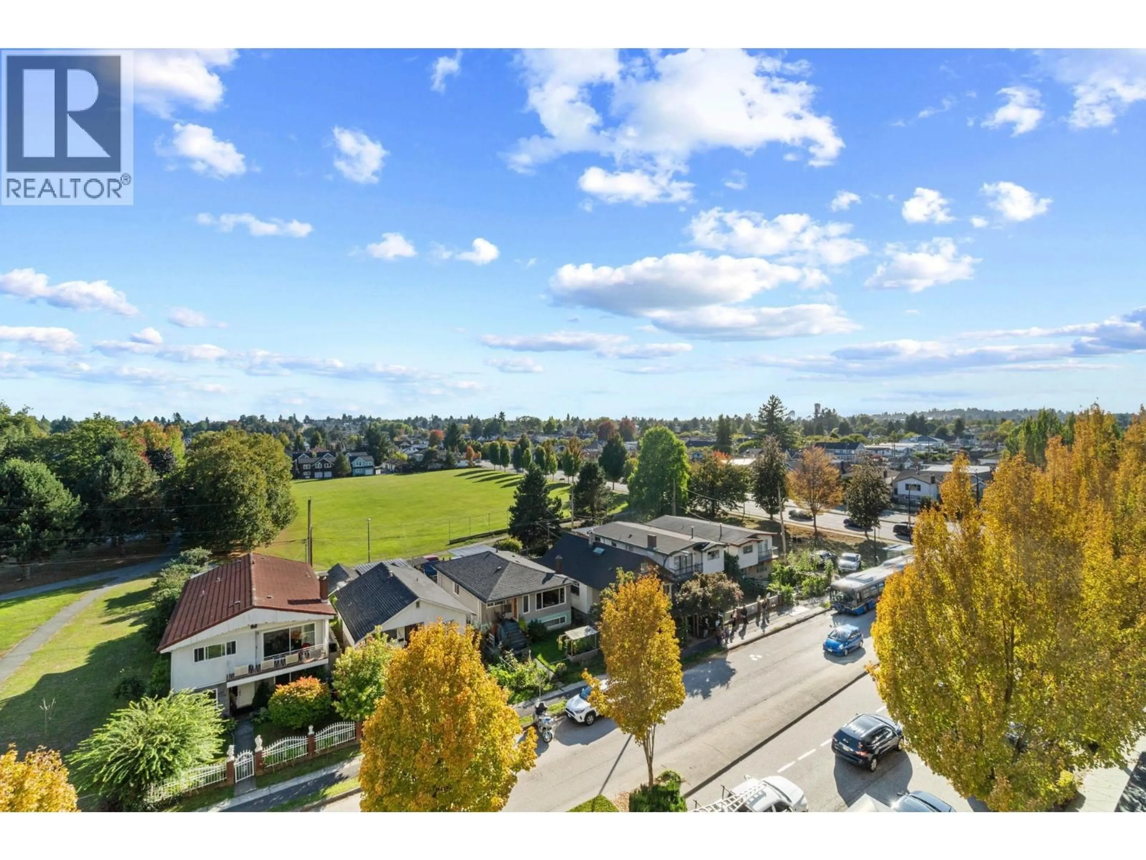 A pic from outside/outdoor area/front of a property/back of a property/a pic from drone, unknown for 654 - 1483 KING EDWARD AVENUE, Vancouver British Columbia V5N5Z3