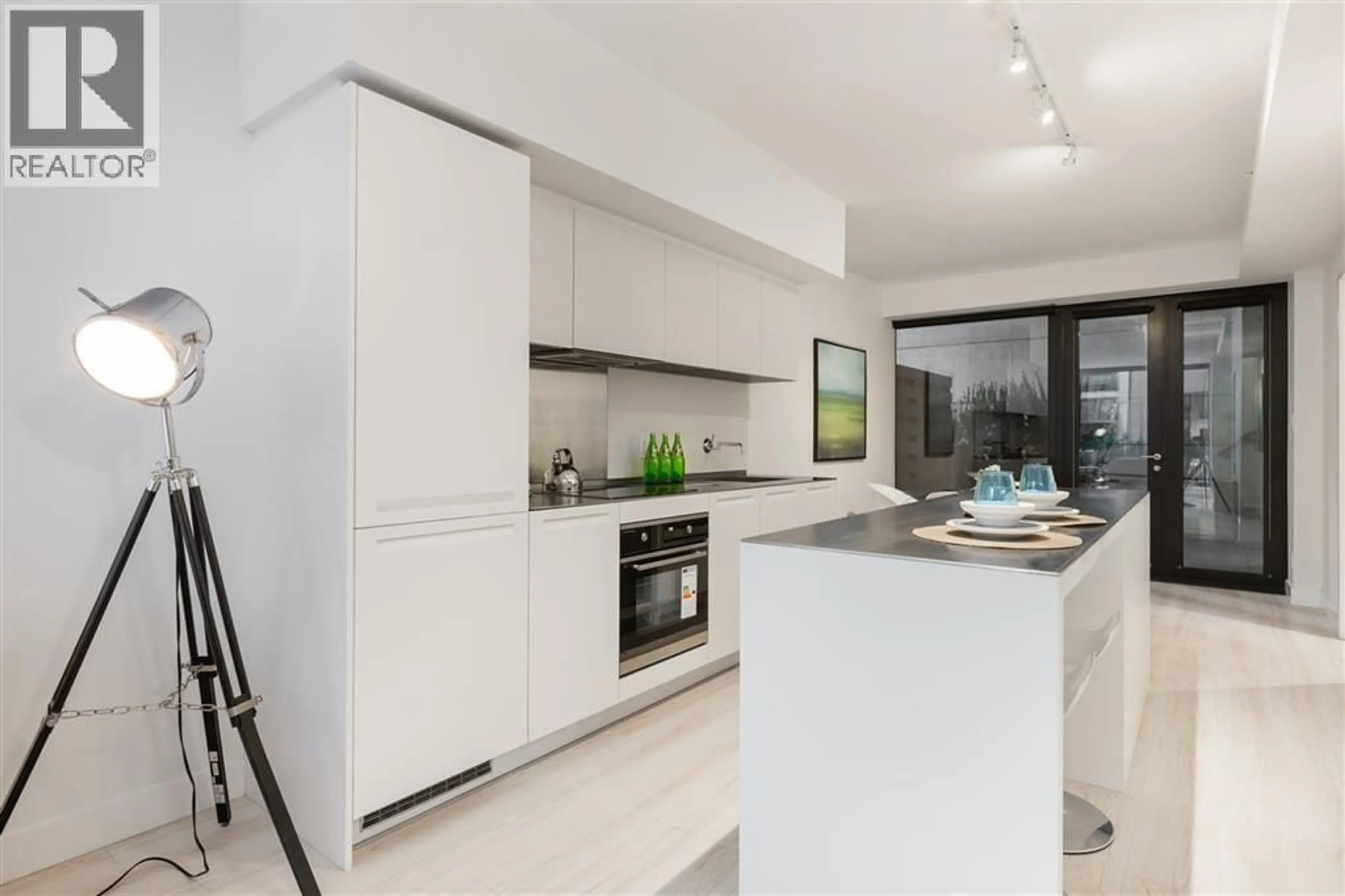 Contemporary kitchen, unknown for 1135 HORNBY STREET, Vancouver British Columbia V6Z1W1